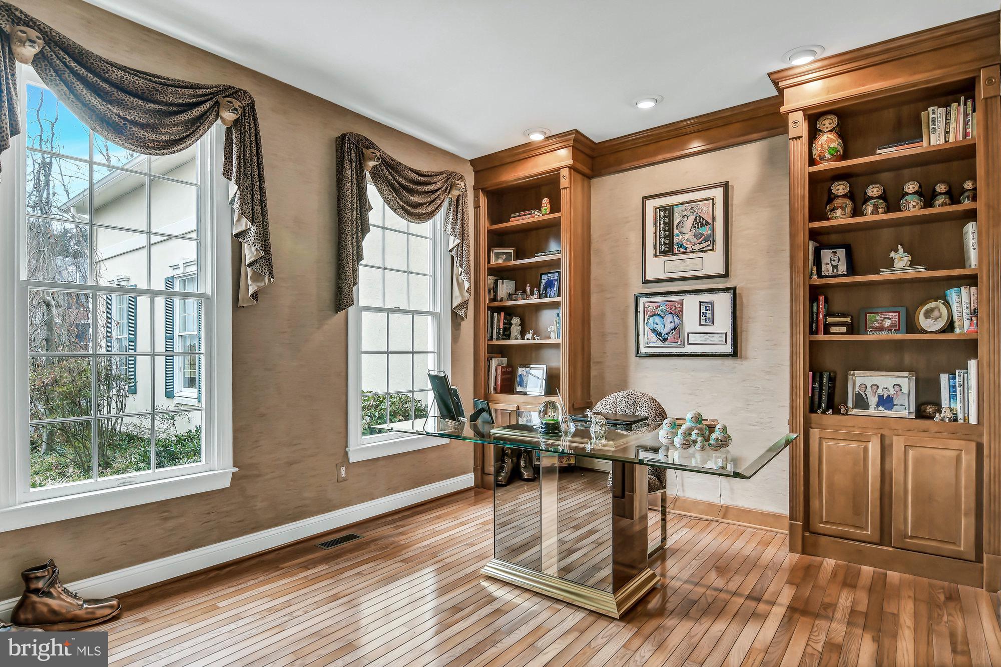 OAKTON CHASE - Residential