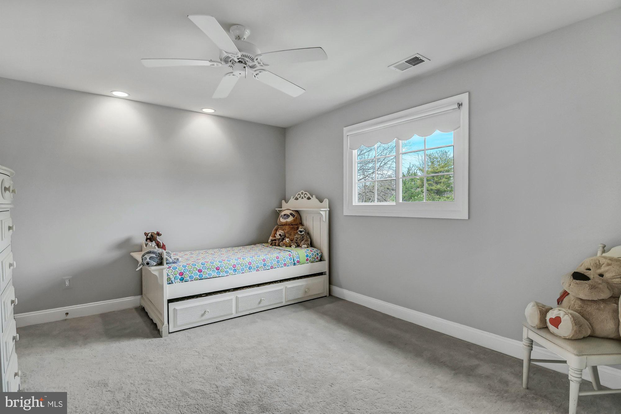 OAKTON CHASE - Residential