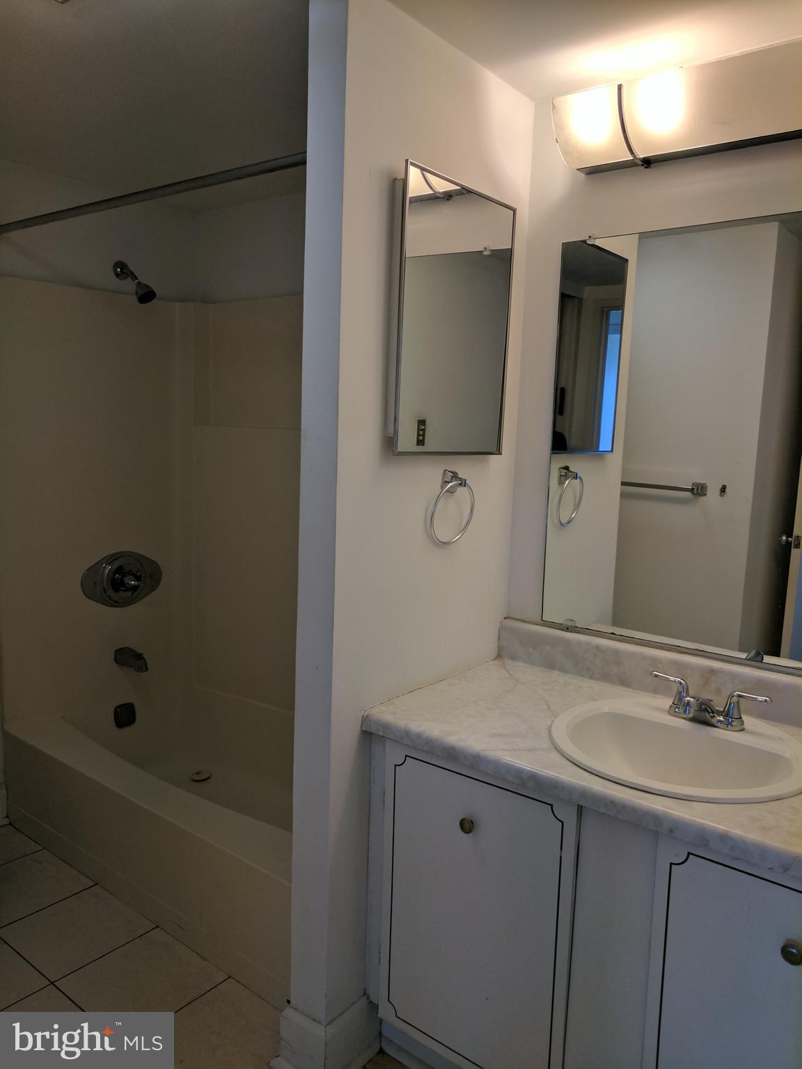 ART MUSEUM AREA - Residential Lease