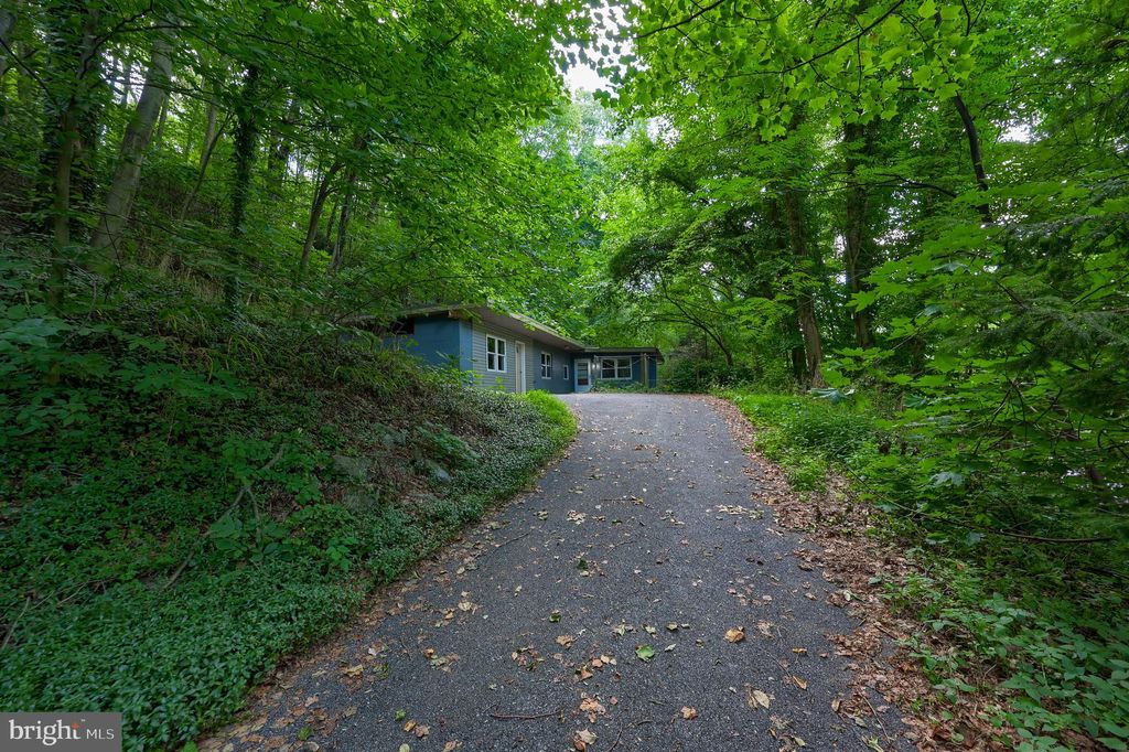 Photo of 1551 Furnace Hills Pike, Lititz, PA 17543 (MLS # PALA2053528)