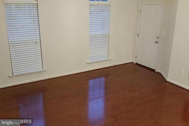 DULLES PARKWAY - Residential Lease