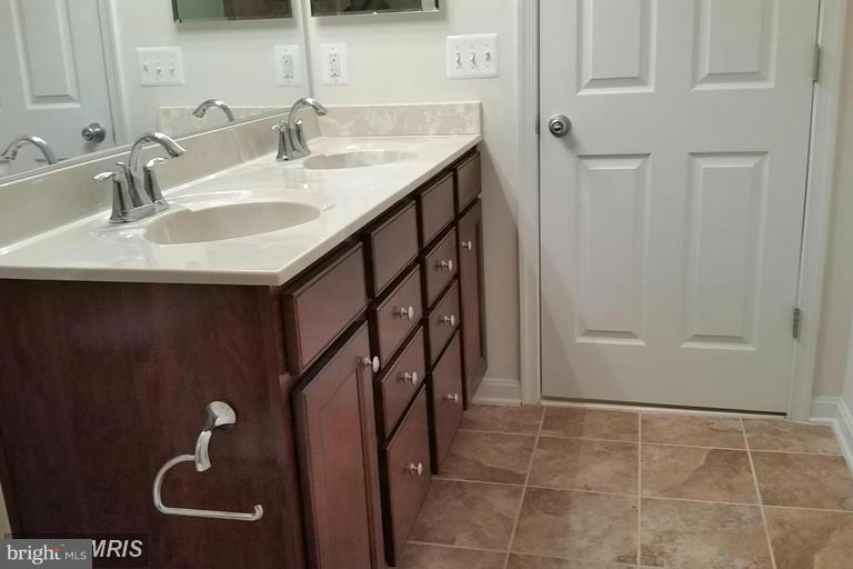 DULLES PARKWAY - Residential Lease