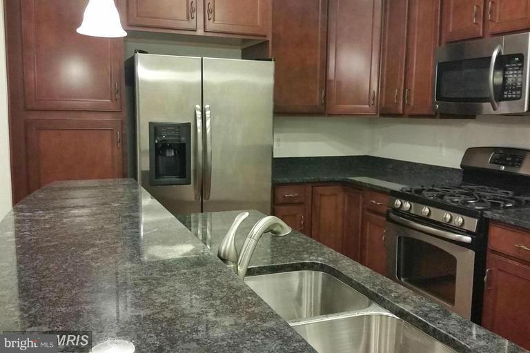 DULLES PARKWAY - Residential Lease