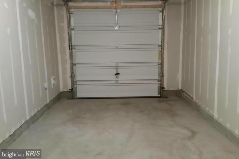 DULLES PARKWAY - Residential Lease