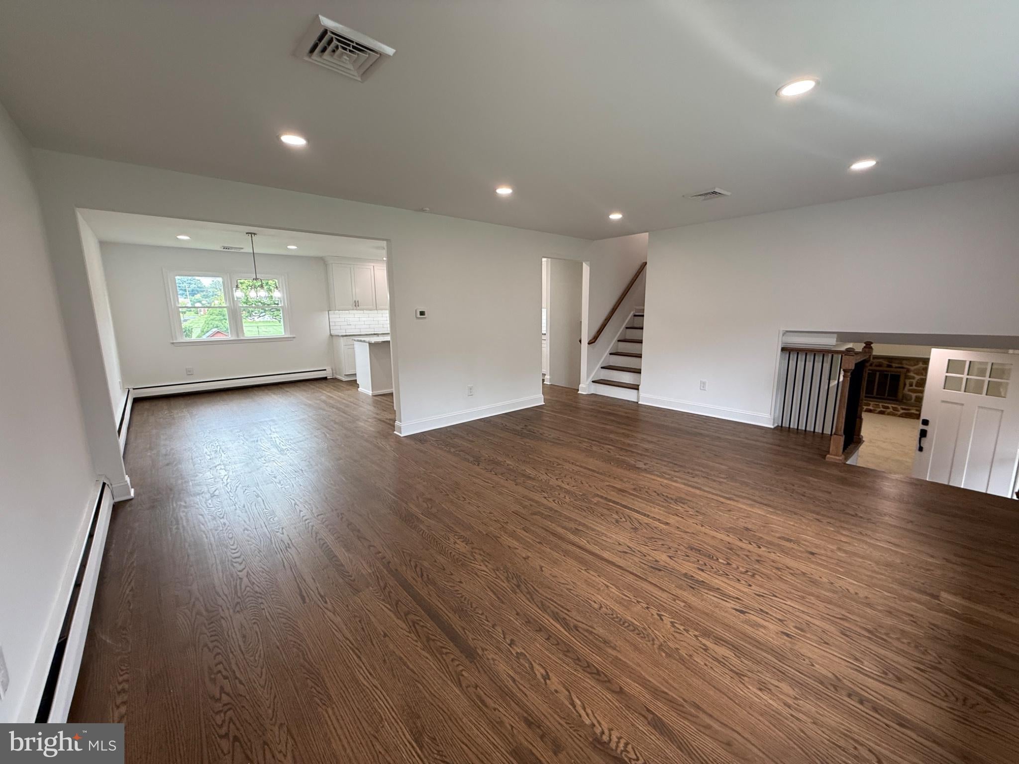698 BEVERLY ROAD
