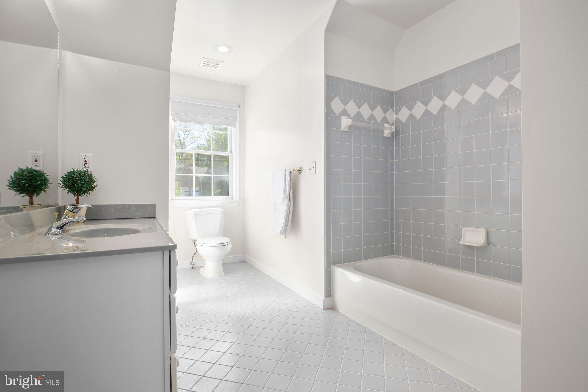 HUNTINGTON HILLS - Residential