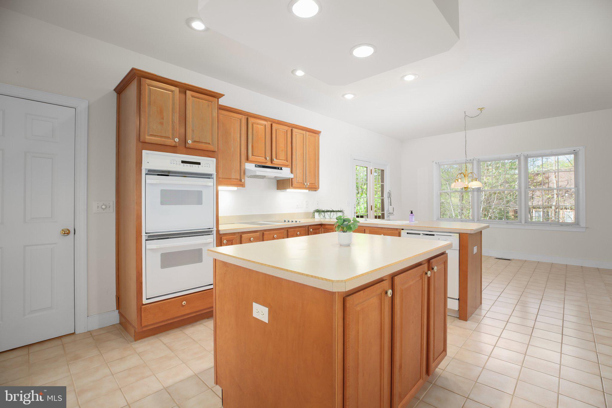 HUNTINGTON HILLS - Residential