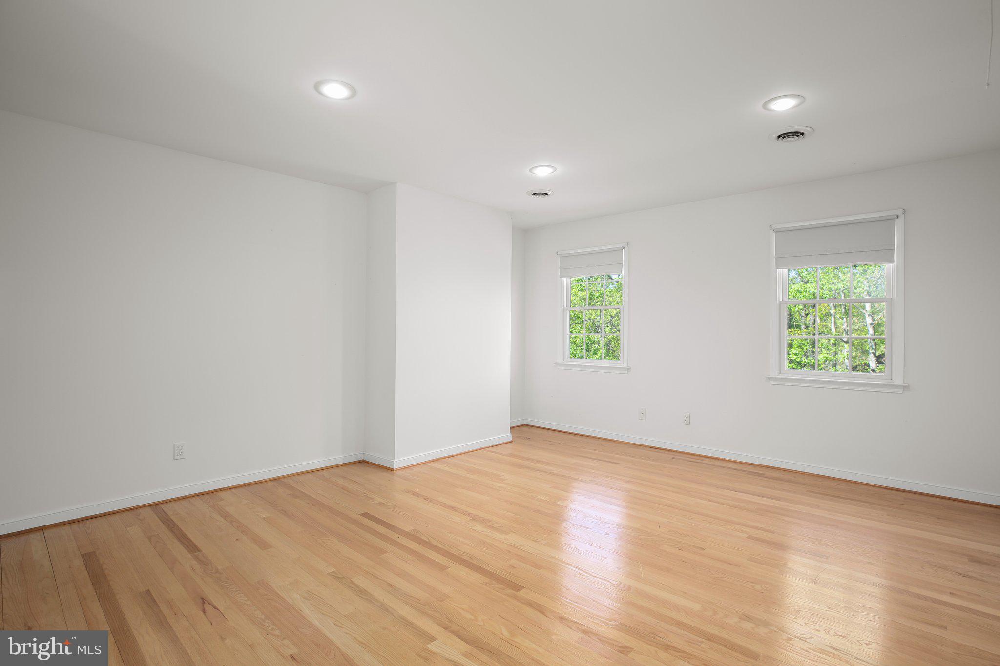 HUNTINGTON HILLS - Residential