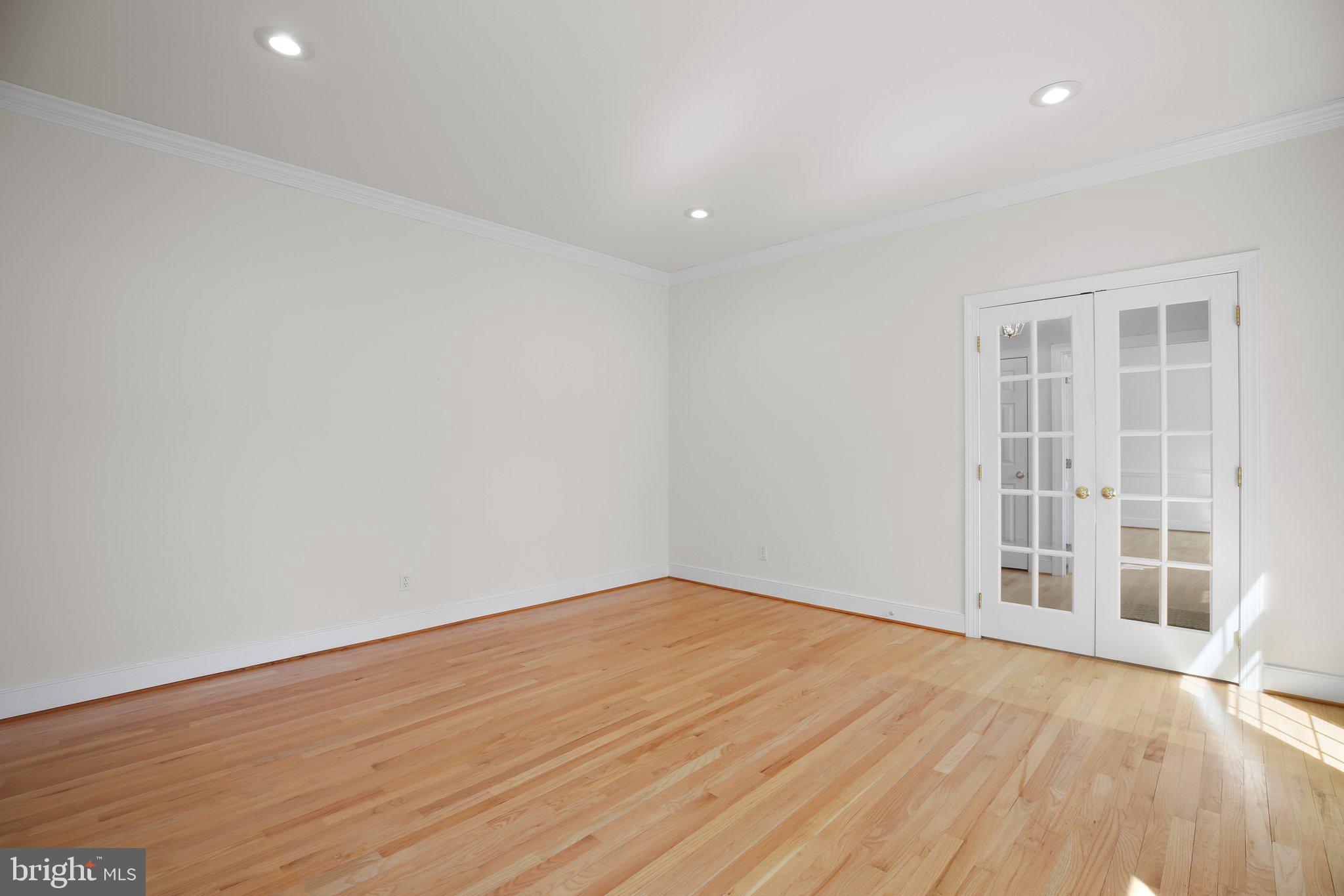 HUNTINGTON HILLS - Residential