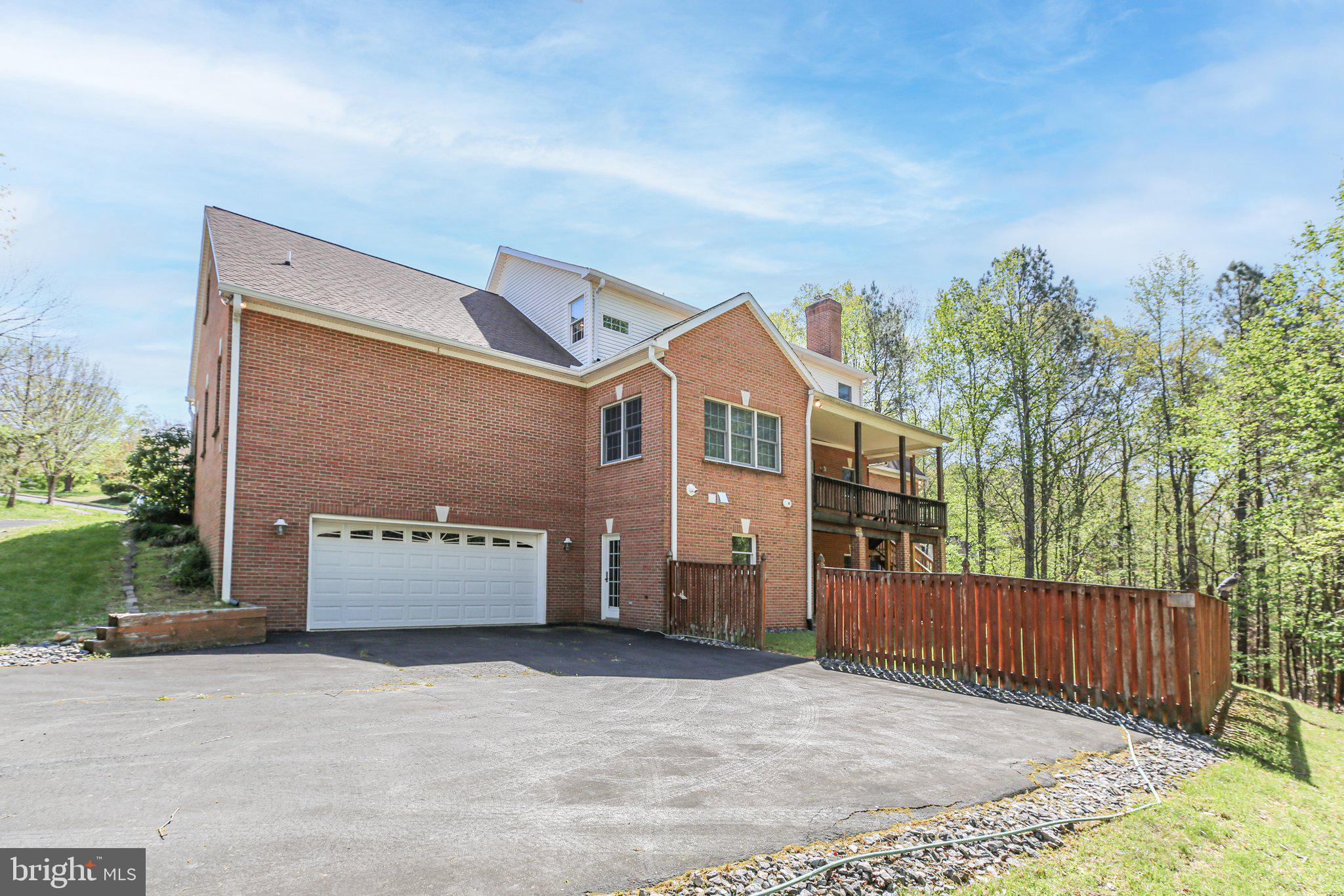 HUNTINGTON HILLS - Residential