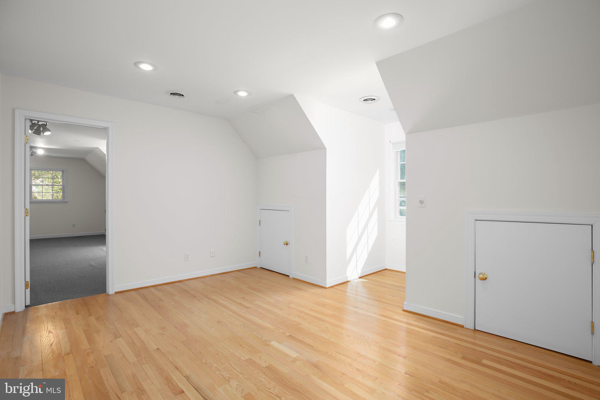 HUNTINGTON HILLS - Residential