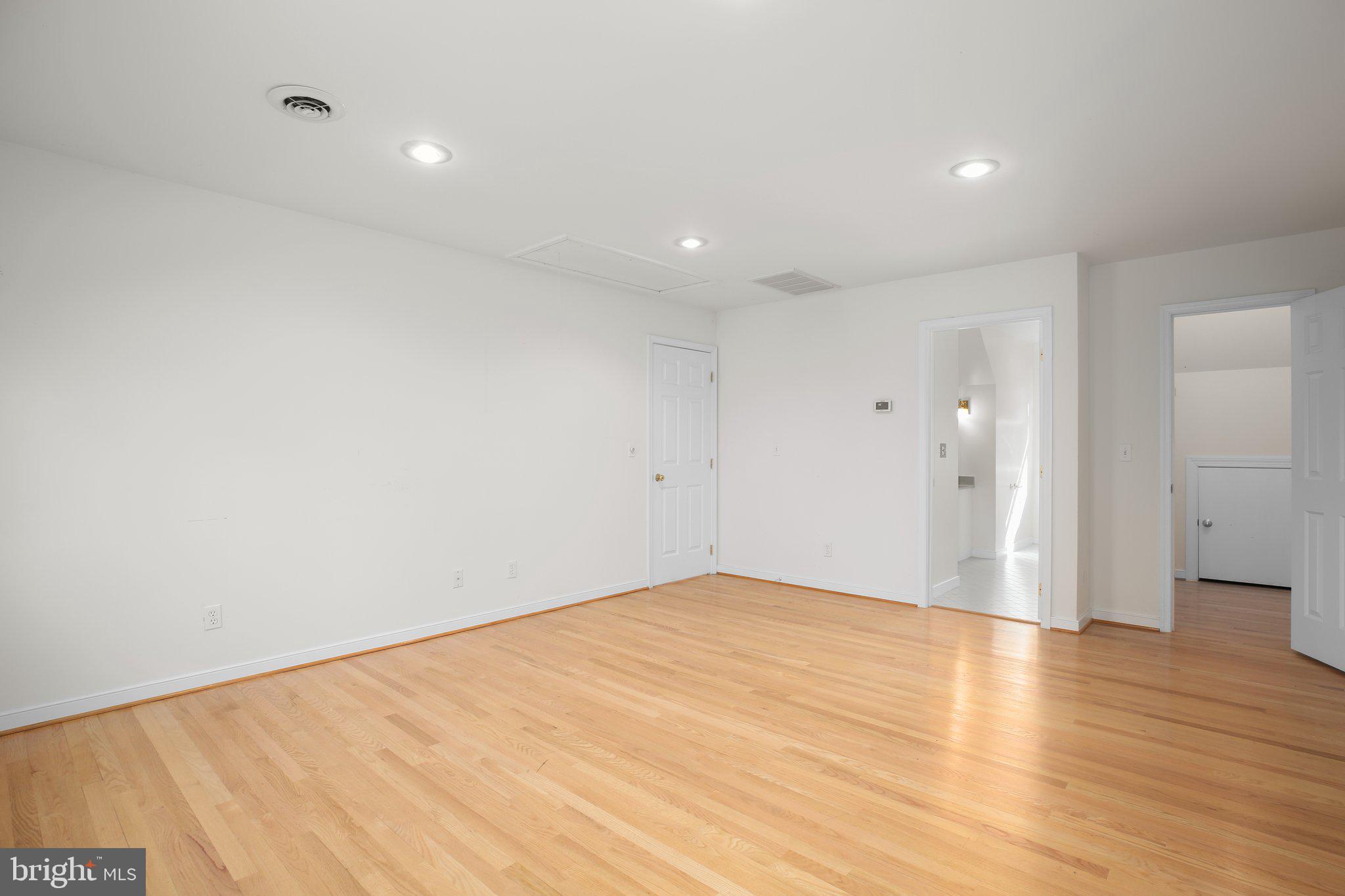 HUNTINGTON HILLS - Residential