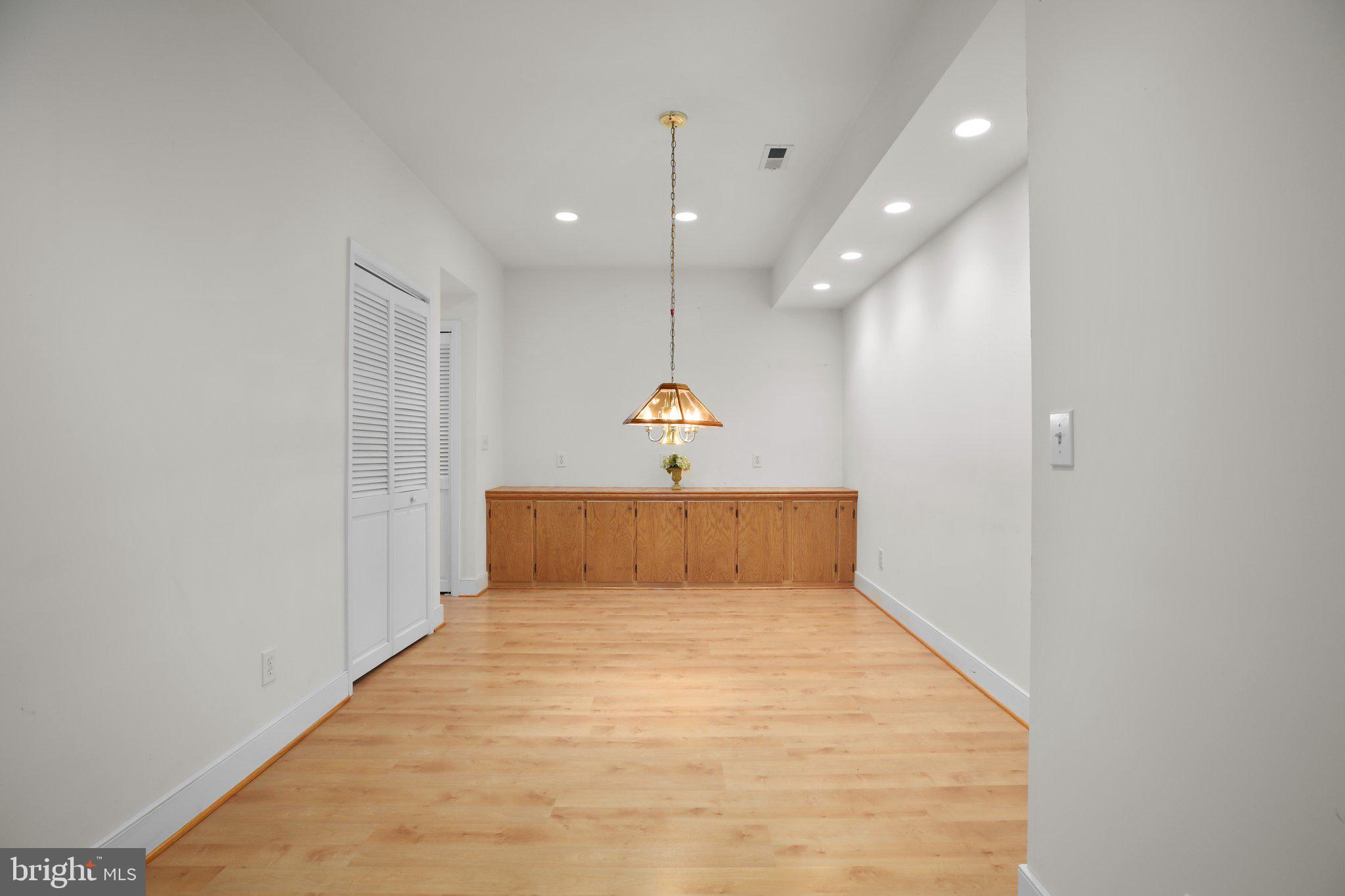 HUNTINGTON HILLS - Residential