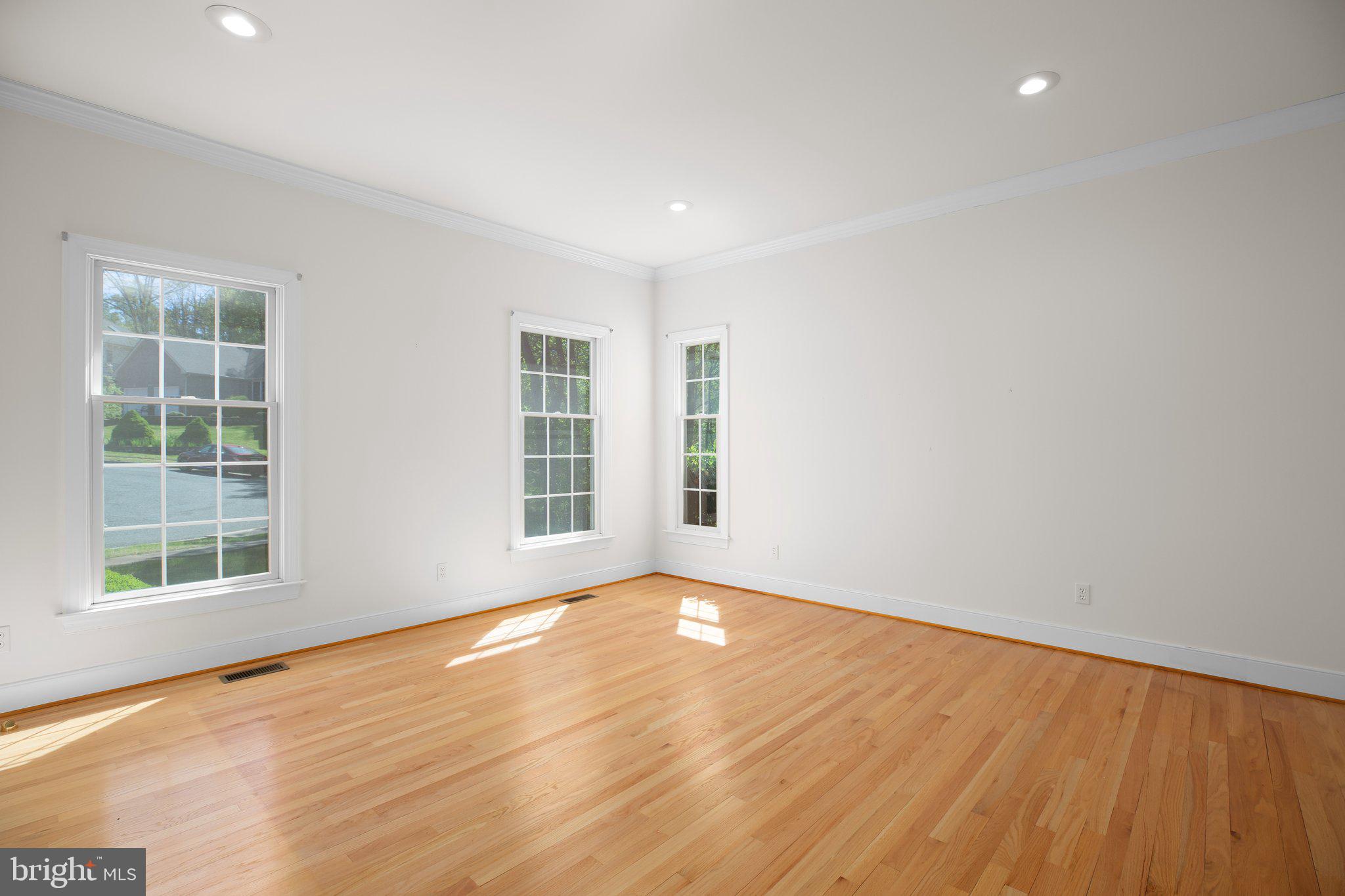 HUNTINGTON HILLS - Residential