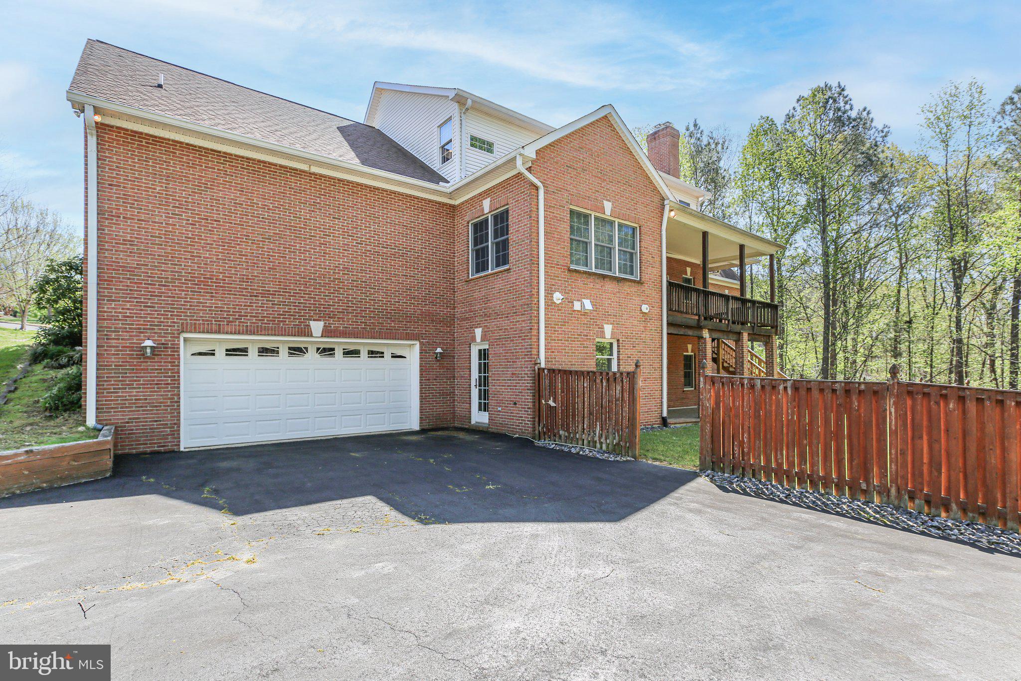 HUNTINGTON HILLS - Residential