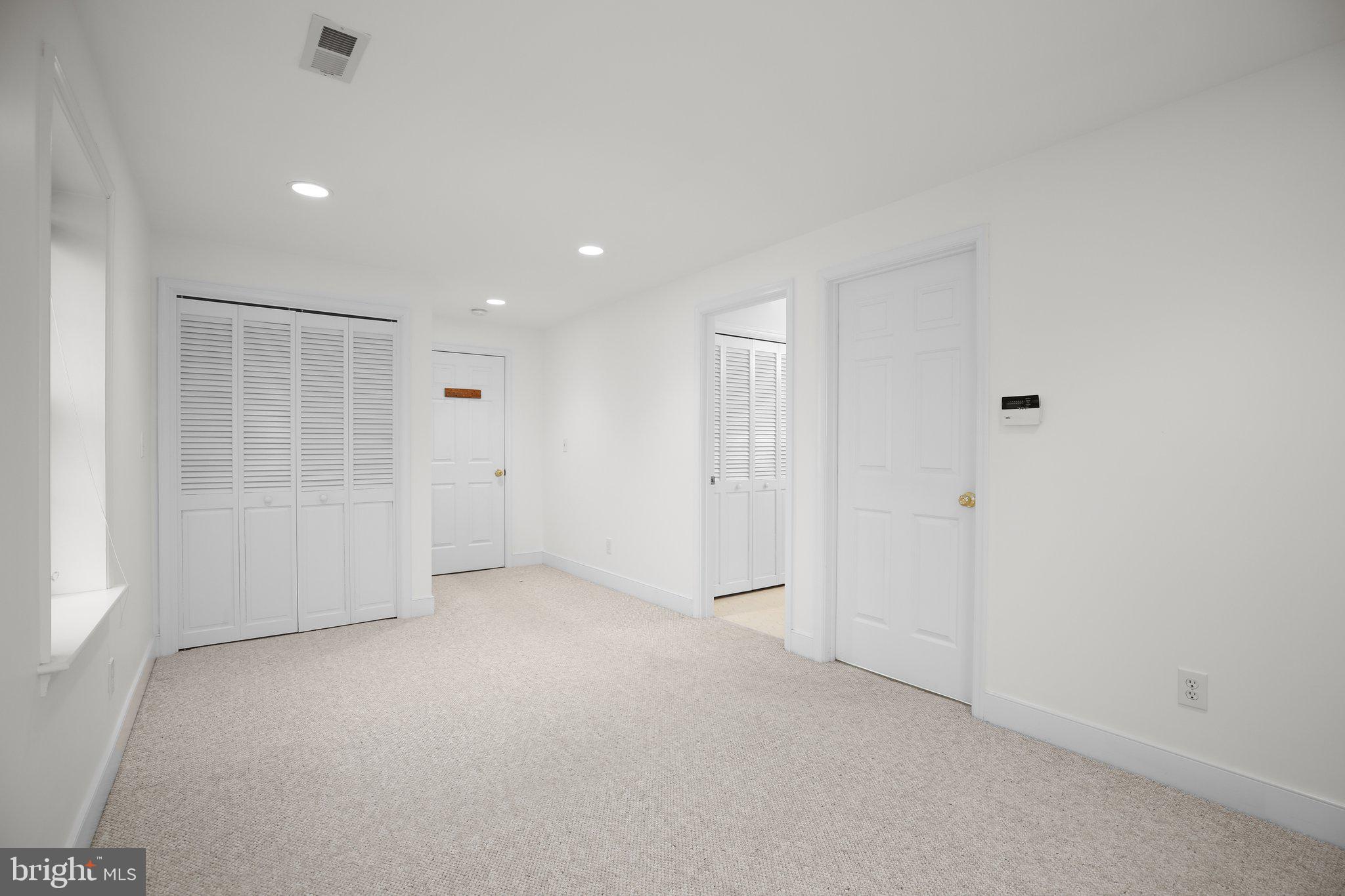 HUNTINGTON HILLS - Residential