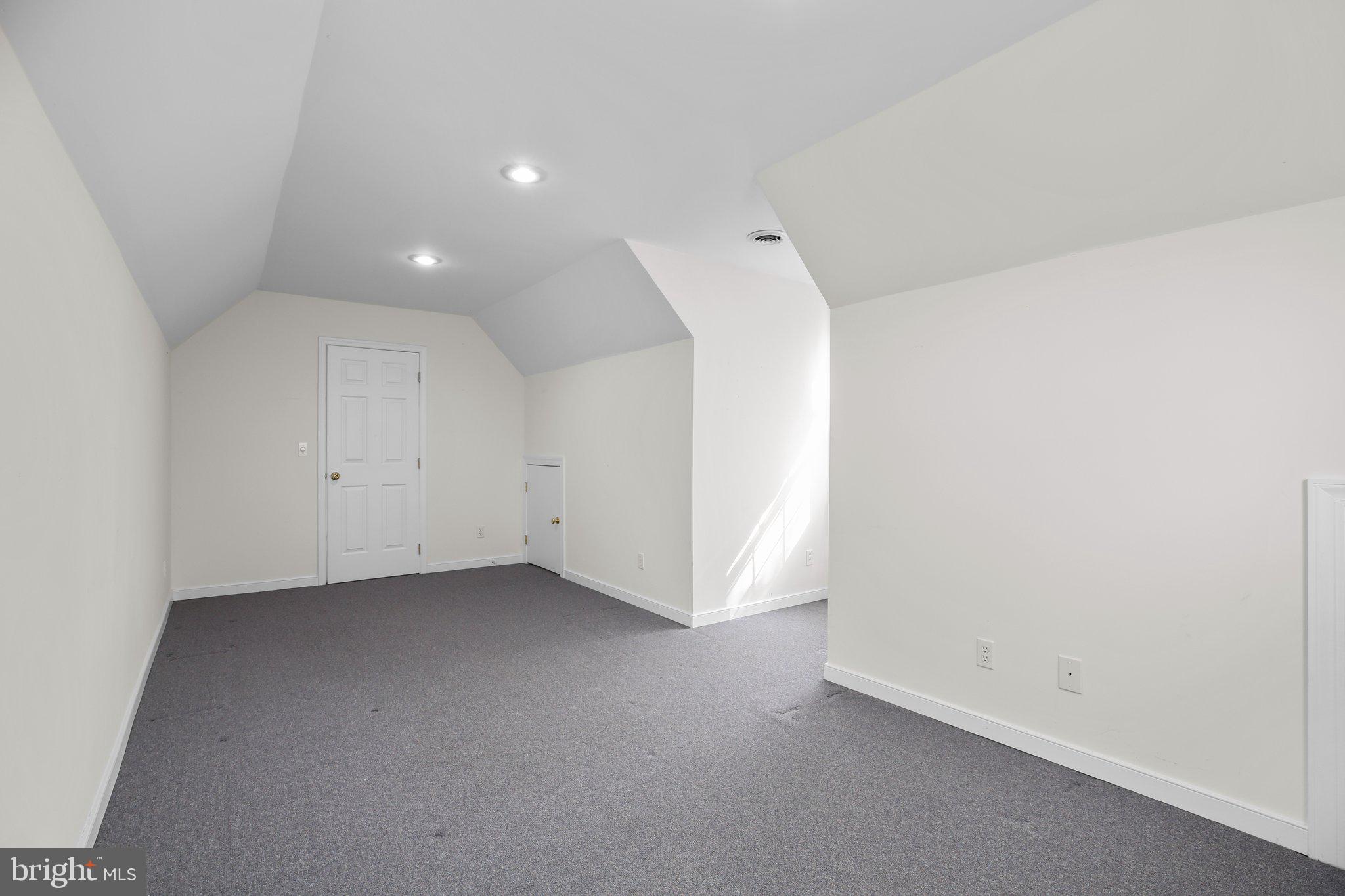 HUNTINGTON HILLS - Residential