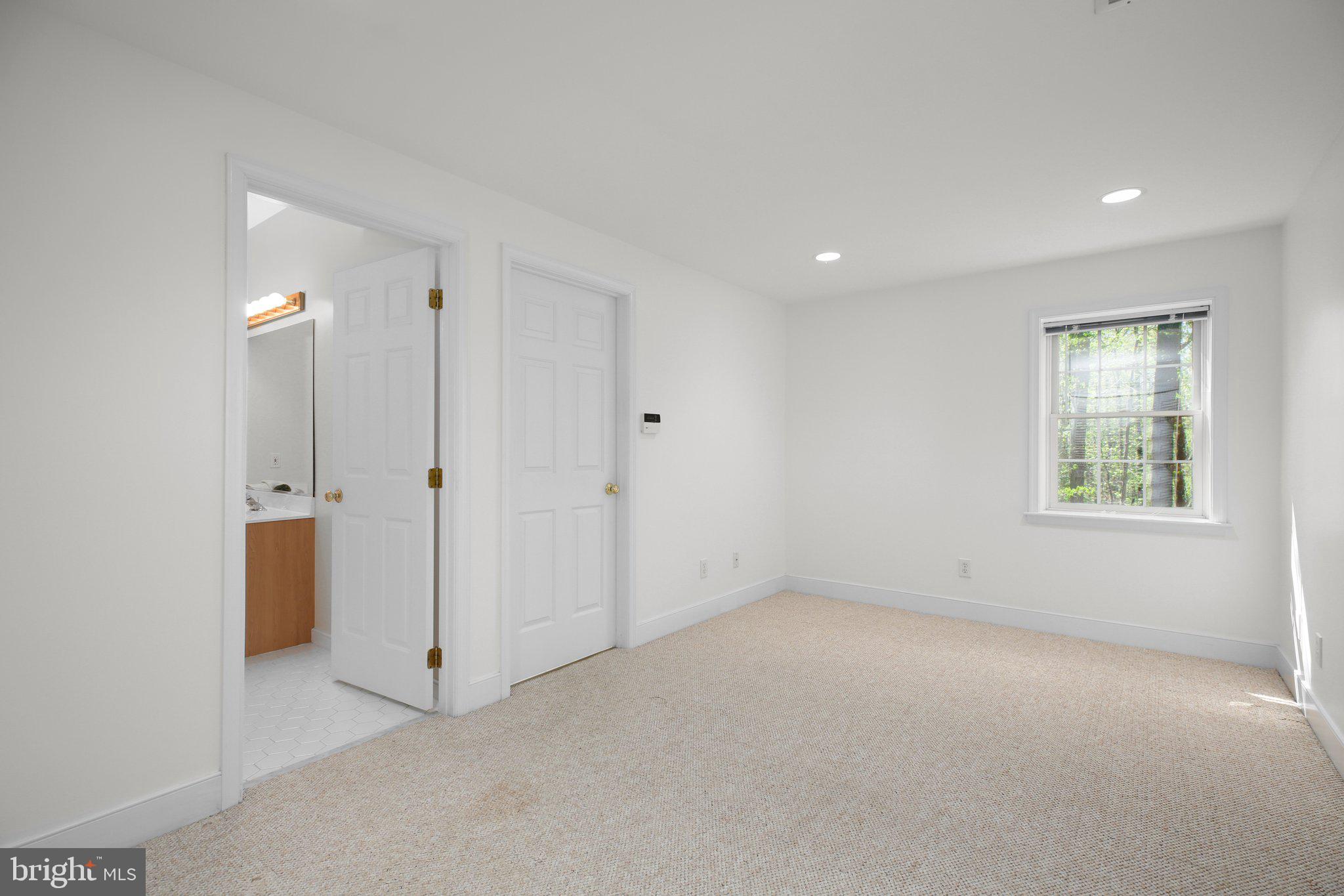 HUNTINGTON HILLS - Residential