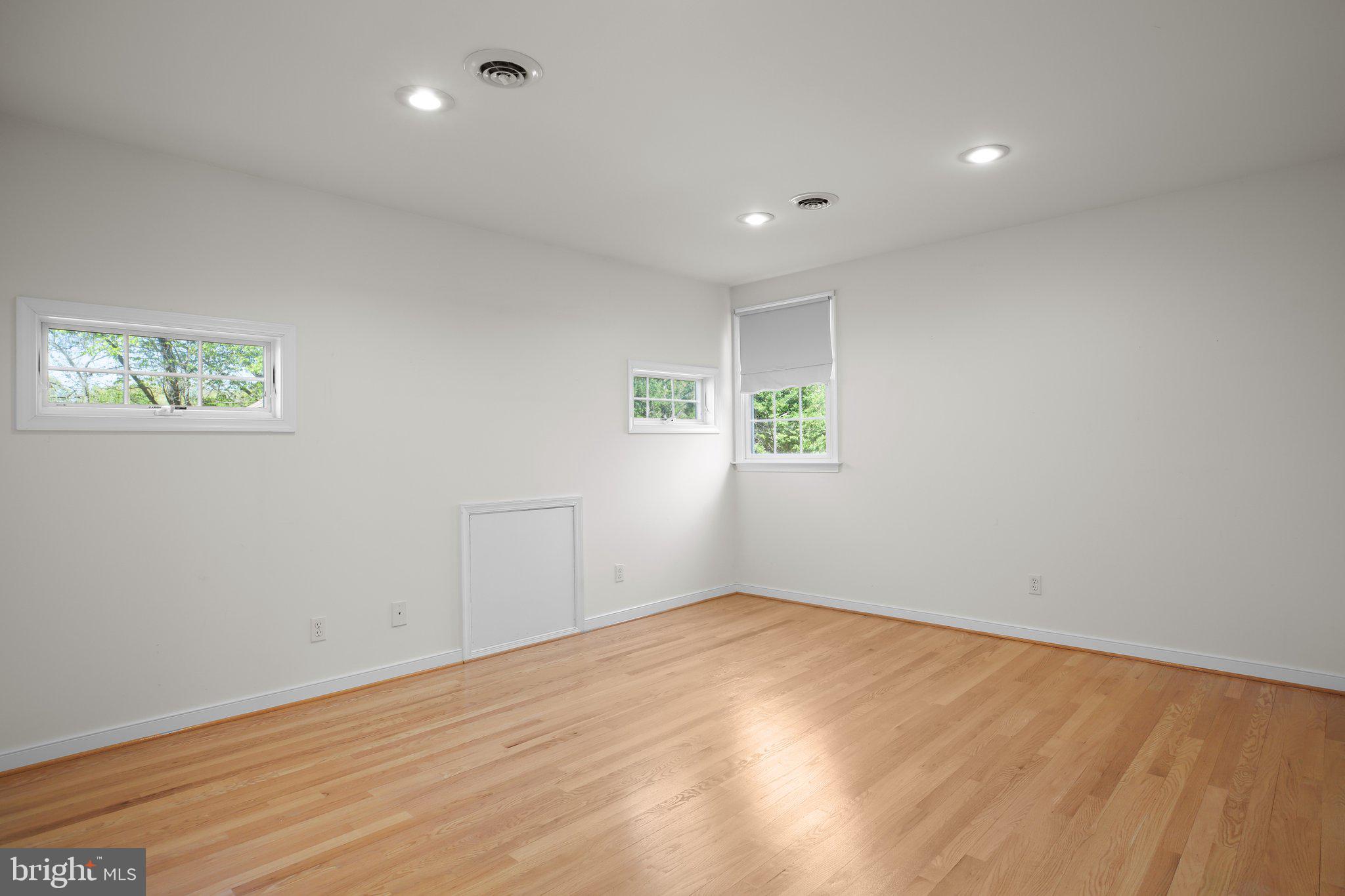 HUNTINGTON HILLS - Residential