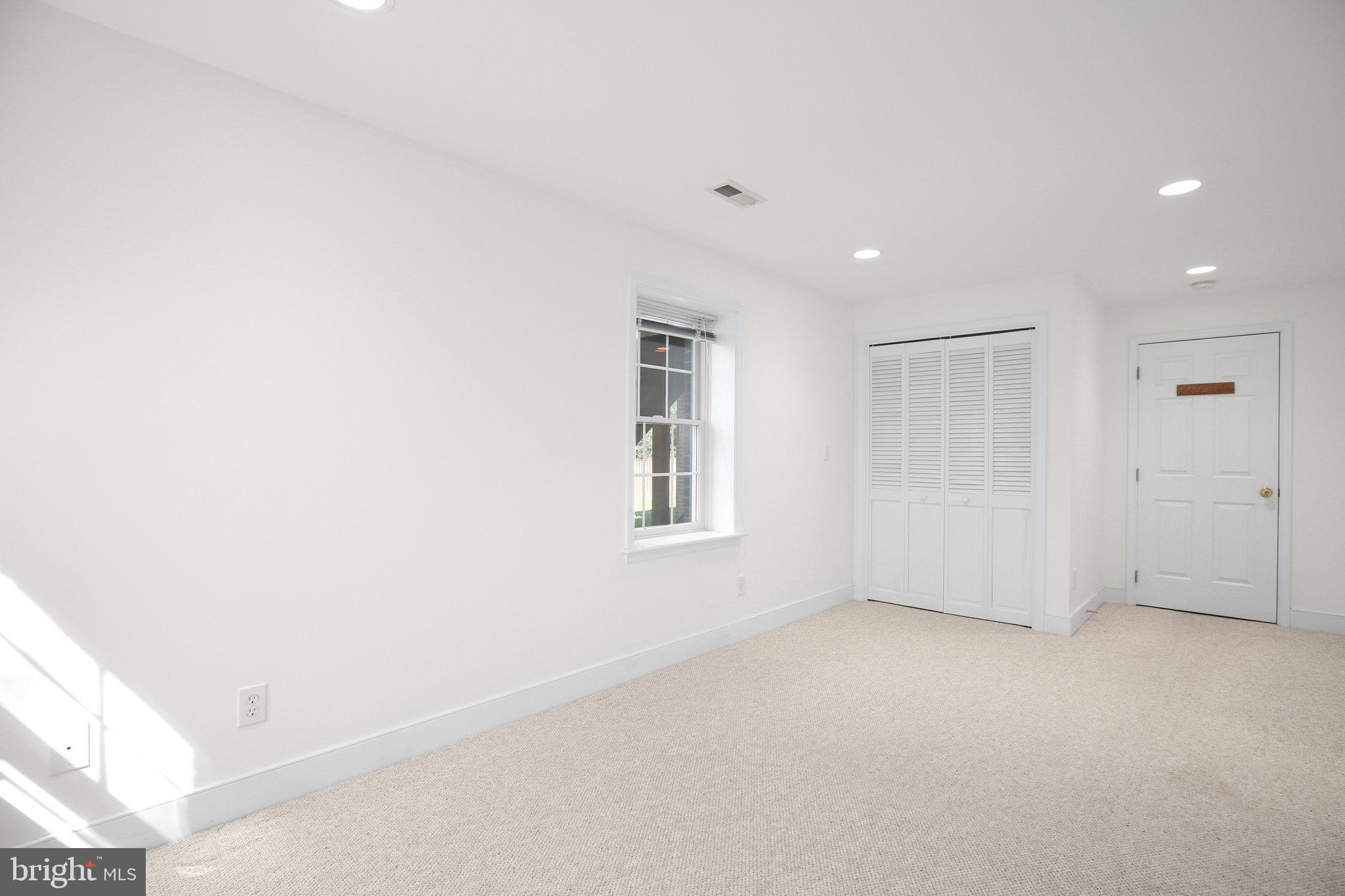 HUNTINGTON HILLS - Residential