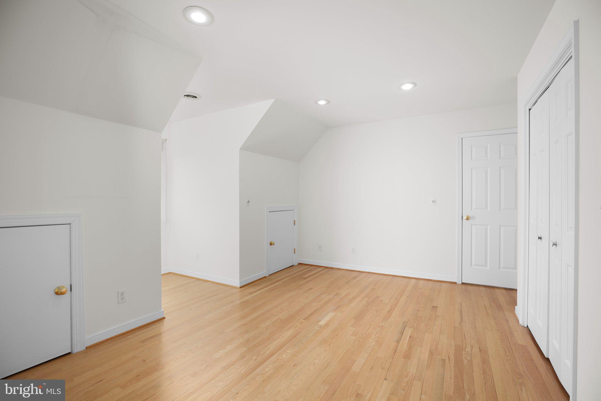 HUNTINGTON HILLS - Residential