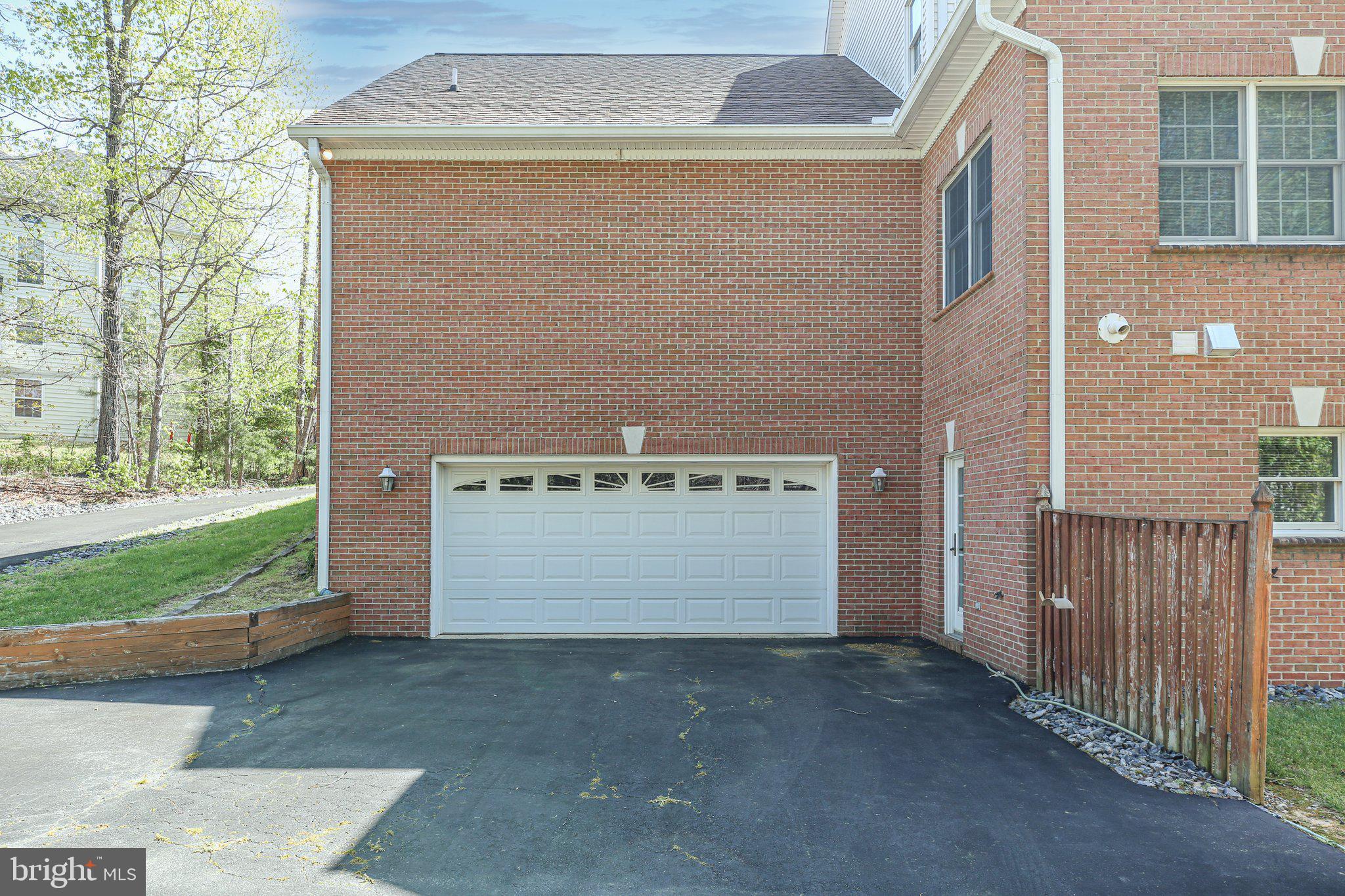 HUNTINGTON HILLS - Residential