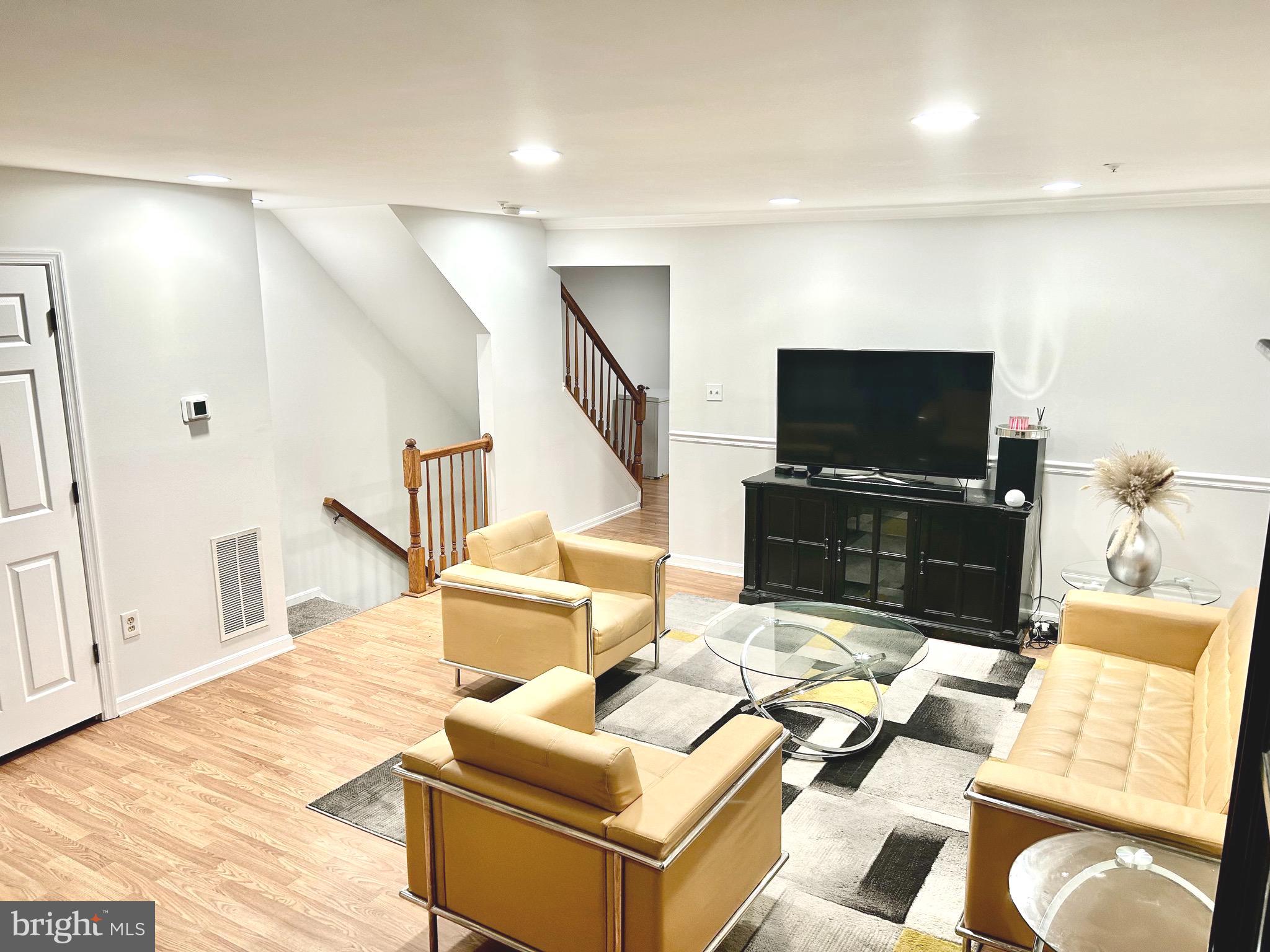 SEVEN OAKS - Residential