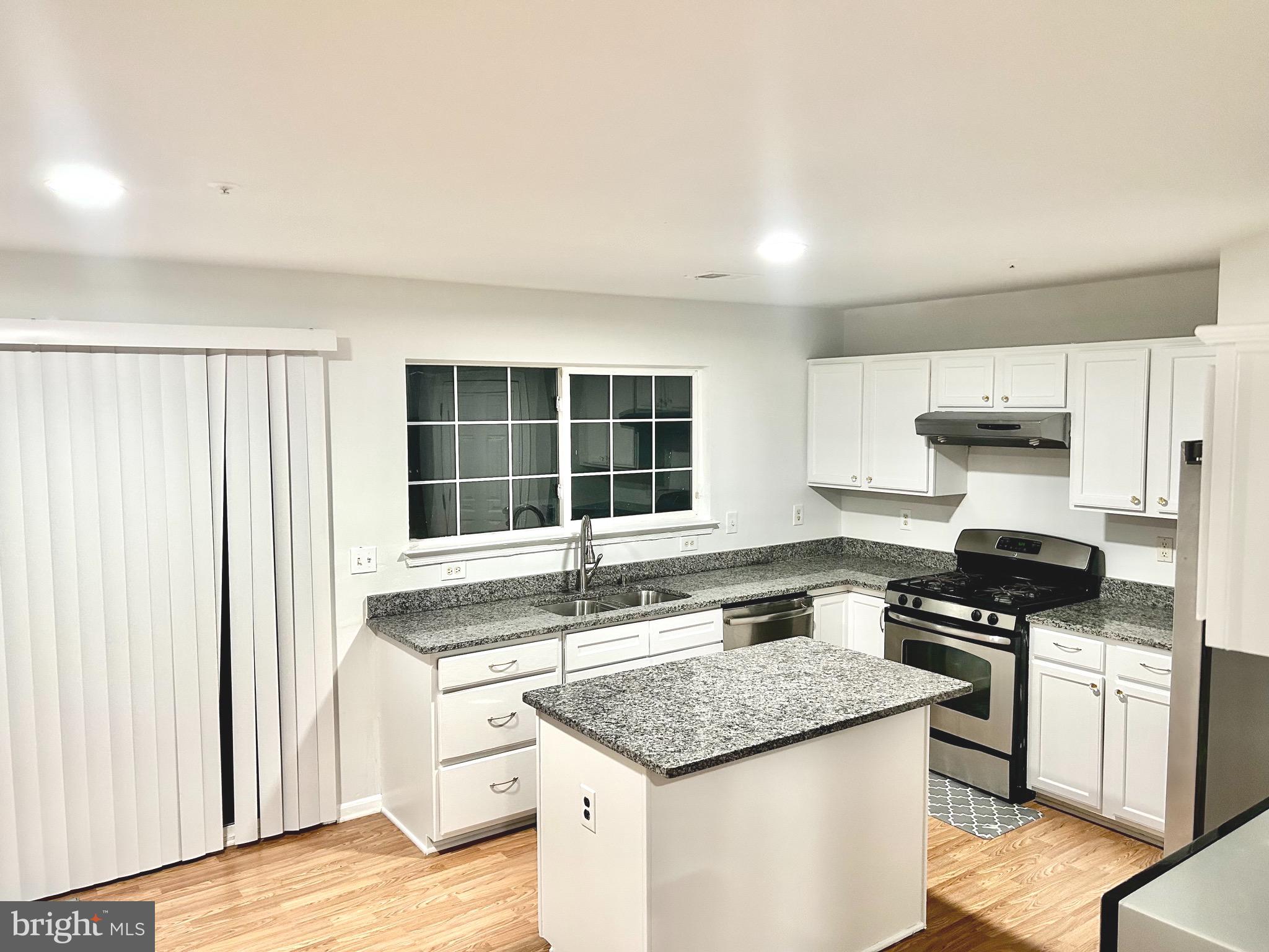 SEVEN OAKS - Residential