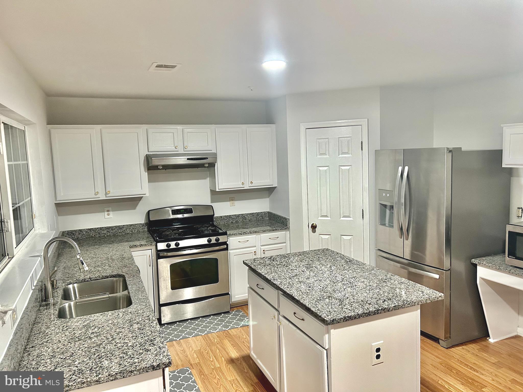 SEVEN OAKS - Residential