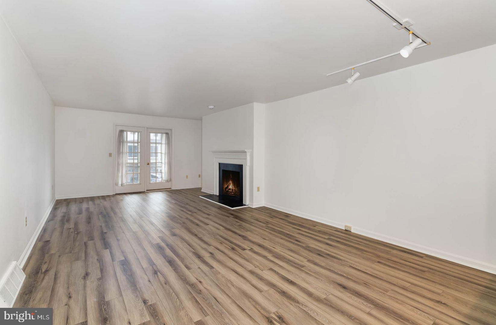 OAKMONT - Residential Lease