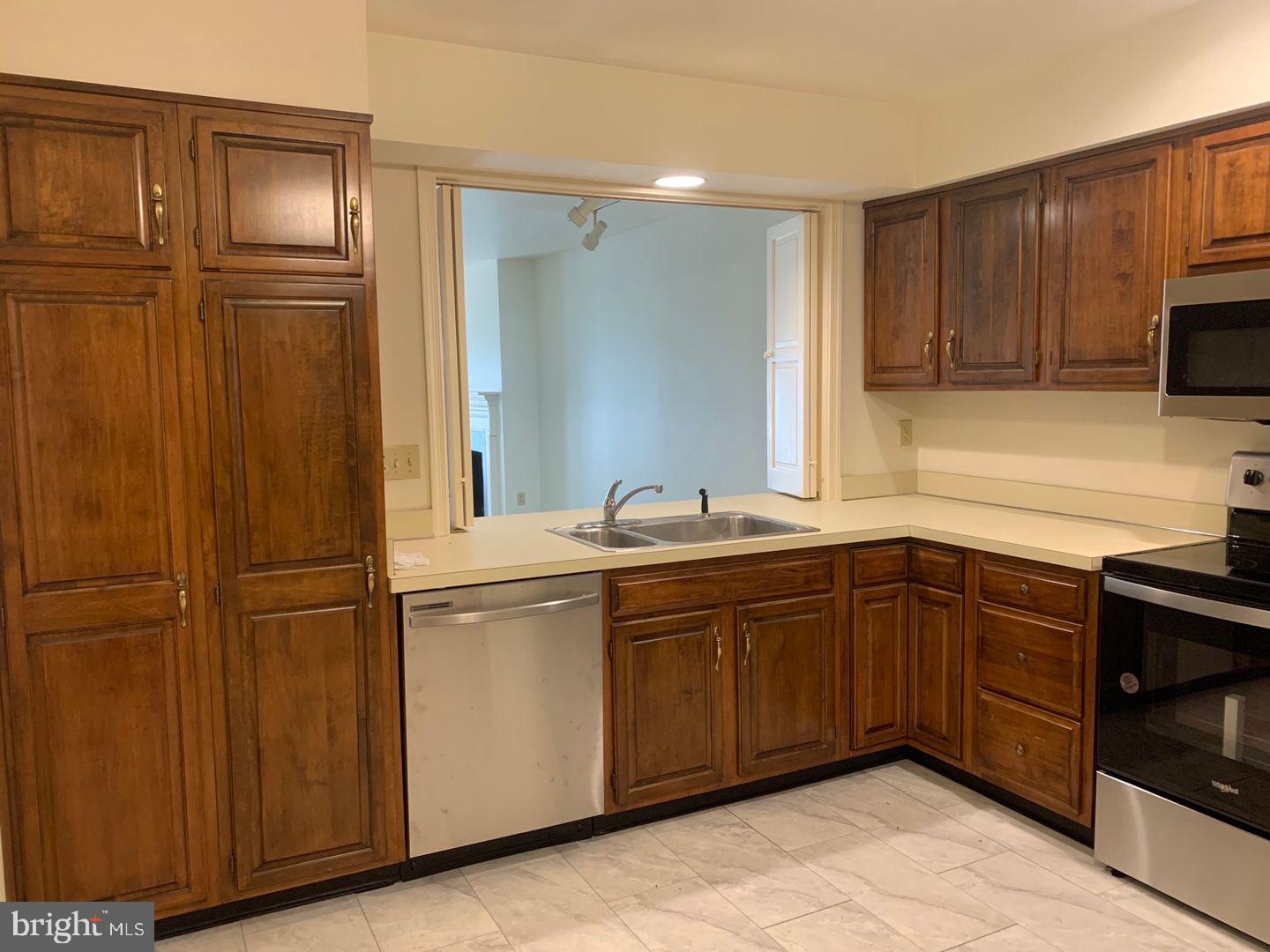 OAKMONT - Residential Lease