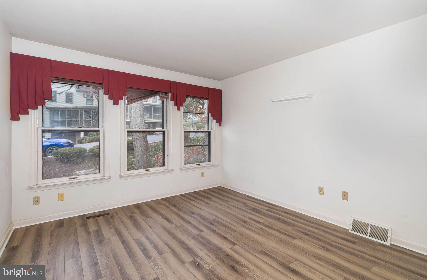 OAKMONT - Residential Lease