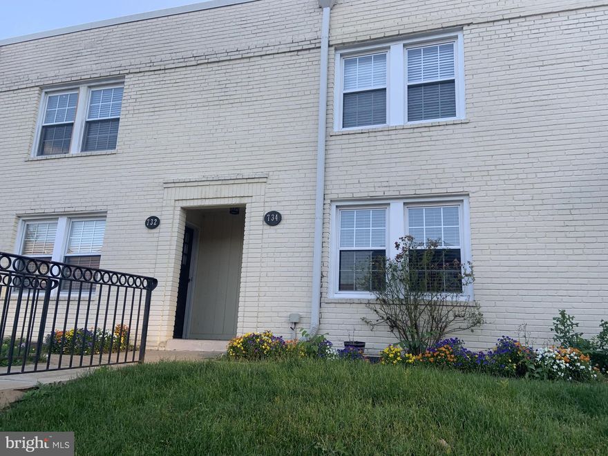 Located in the middle of Ballston! Walking distance to Metro, Ballston Commons, and much much more. Don't miss this opportunity to live in the center of everything! This 1 bedroom 1 bath unit includes a washer and dryer, a parking space, a generous sized bedroom, outdoor common area, Water+ sewer, water heating, and landscaping+ trash removal included in list price., Pet friendly. Available Now! Minimum 40x the monthly rent in annual income and 650+ credit score required.