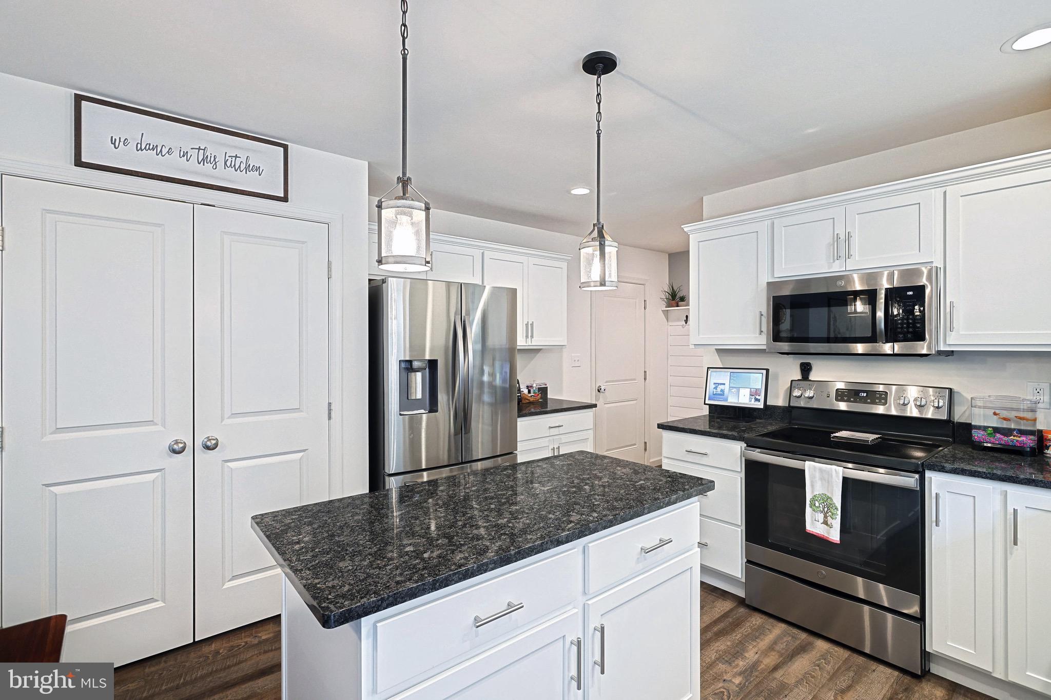 MOUNTAIN CREST ESTATES - Residential