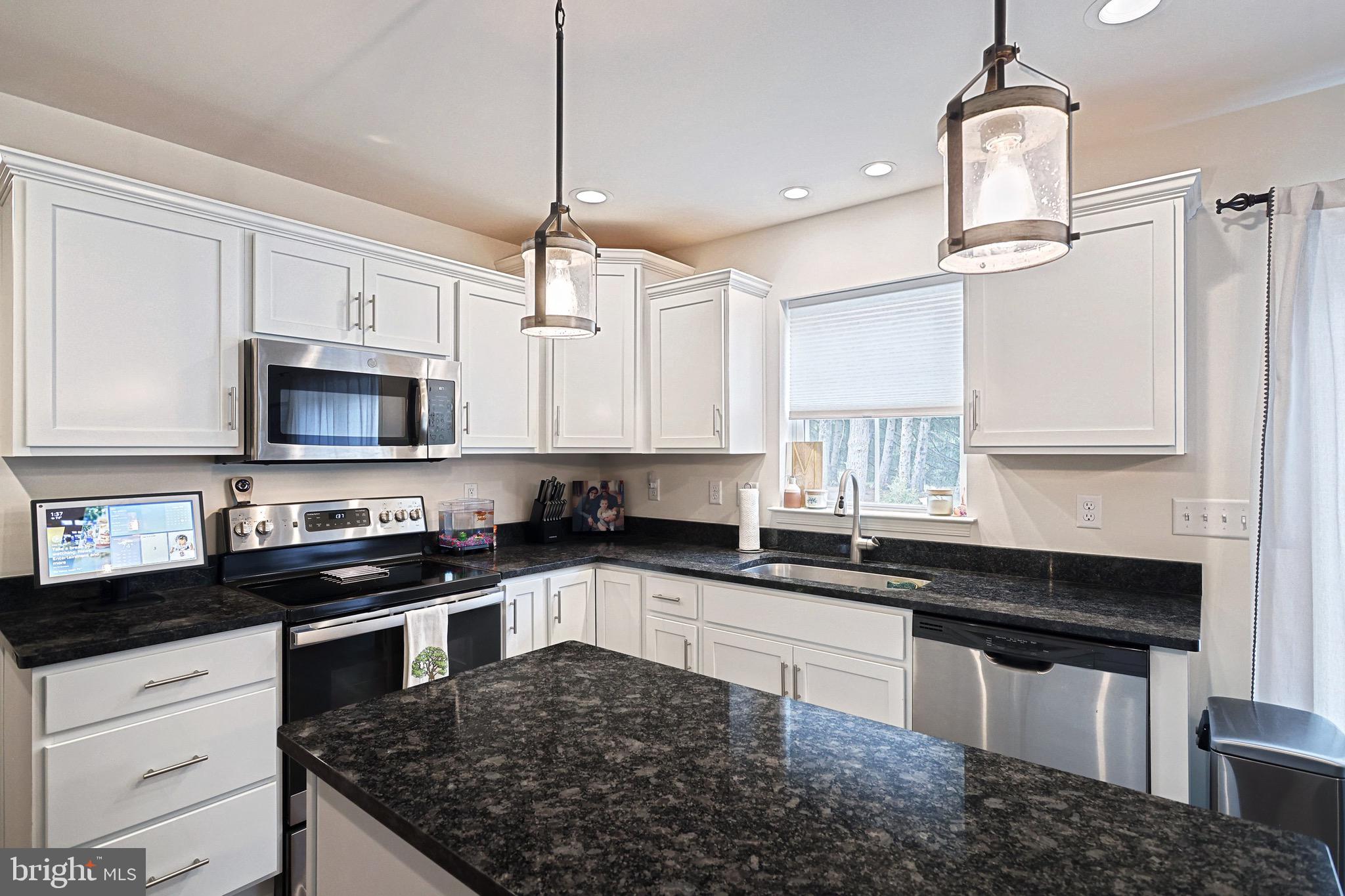 MOUNTAIN CREST ESTATES - Residential