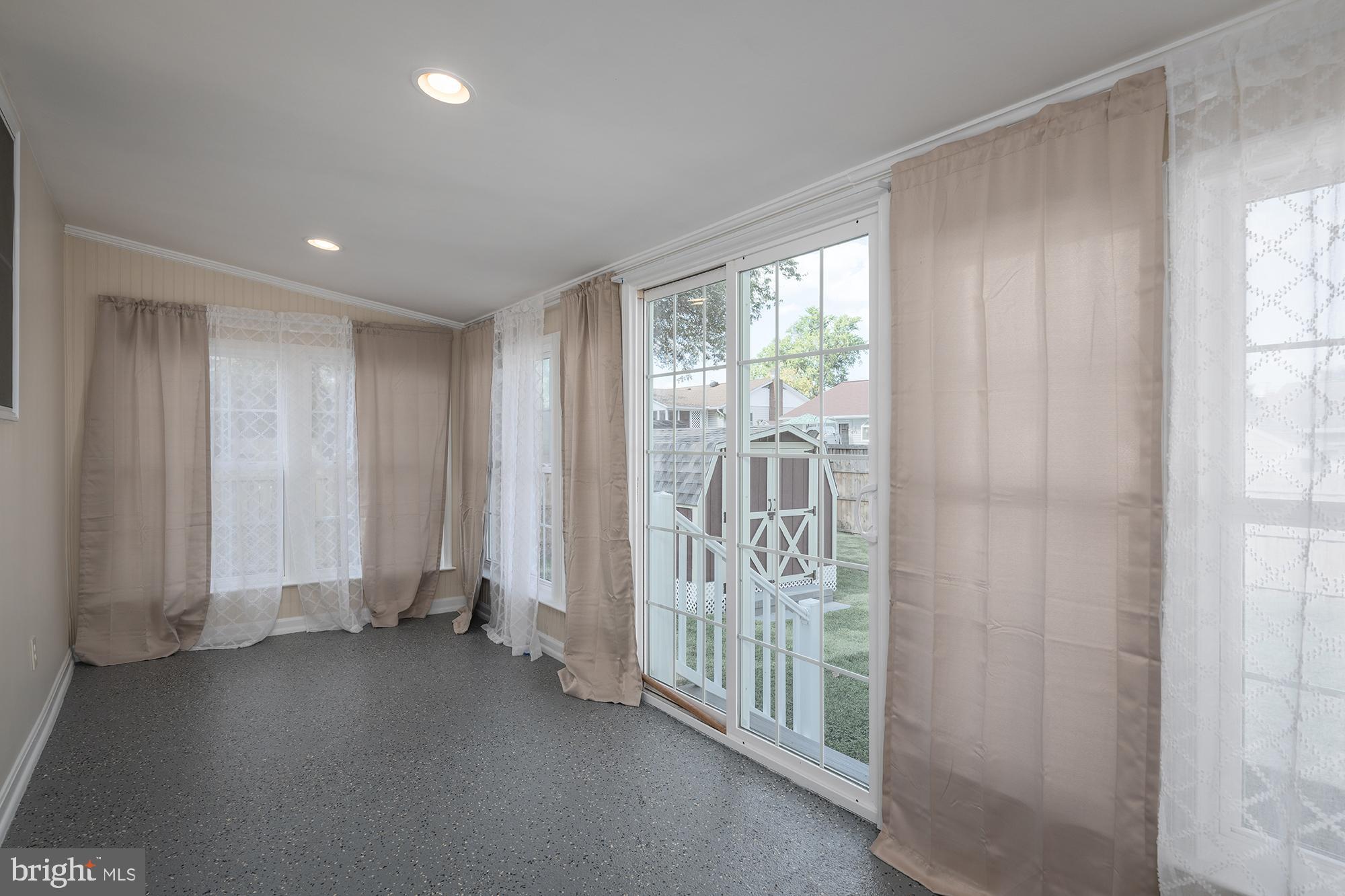 SUNSET BEACH - Residential