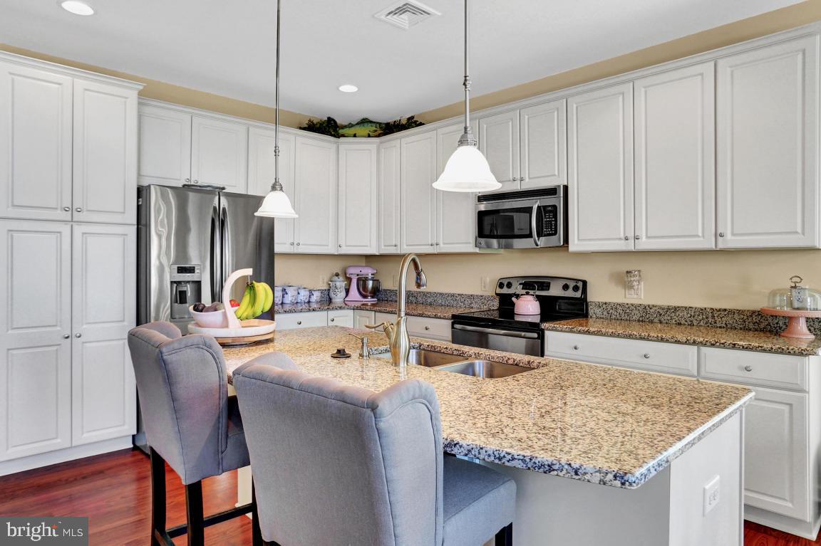FOUR SEASONS AT ELM TREE - Residential