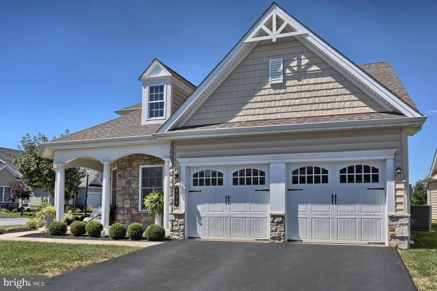 3 bedroom home in Four Seasons at Elm Tree community with first floor master suite. Eat in kitchen with breakfast bar, family room with cathedral ceiling and gas fireplace and 2nd floor loft area. Master suite with dual sinks and walk in shower. Community center with clubhouse, exercise room, swimming pool and tennis.