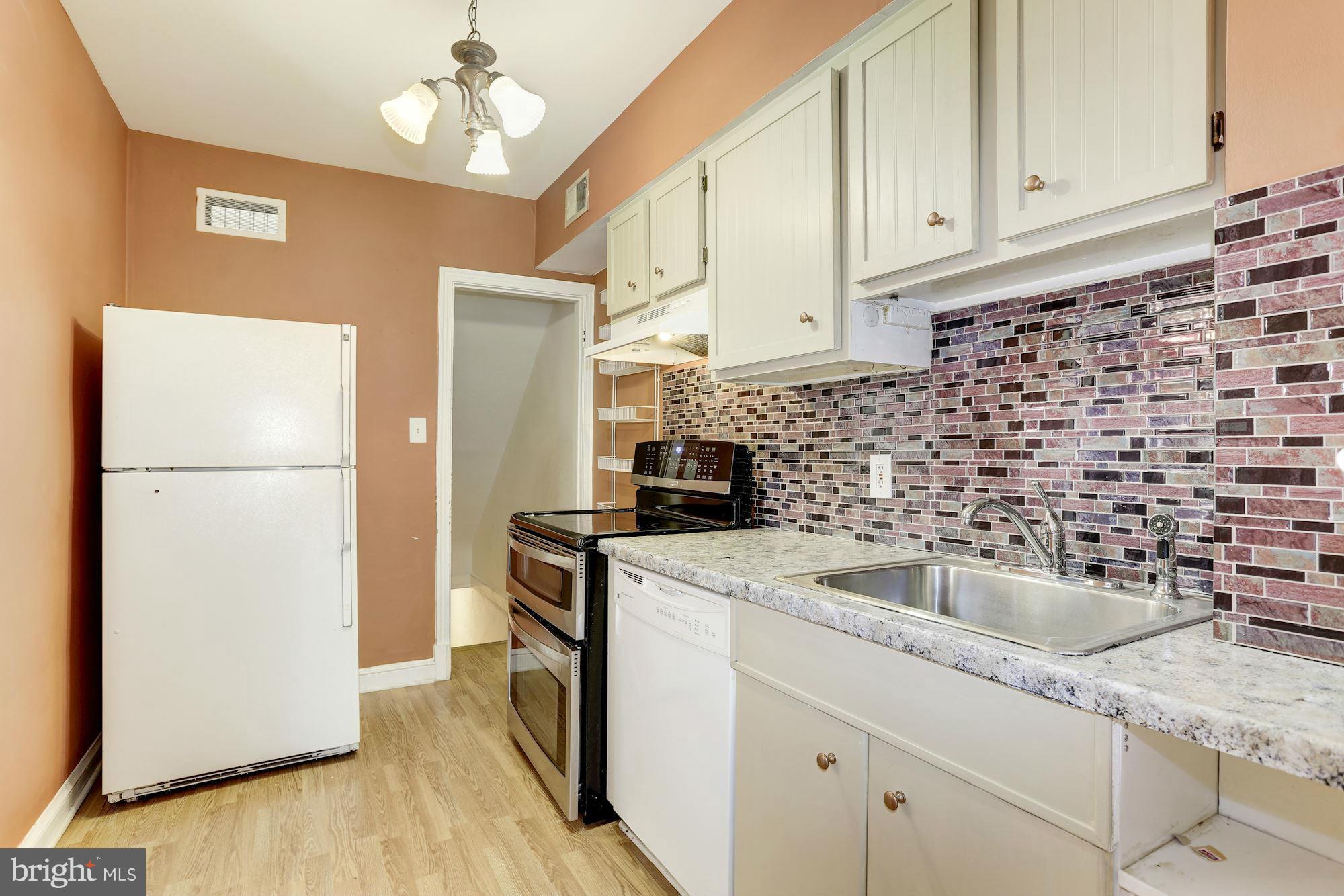 GLEBE MANOR - Residential Lease