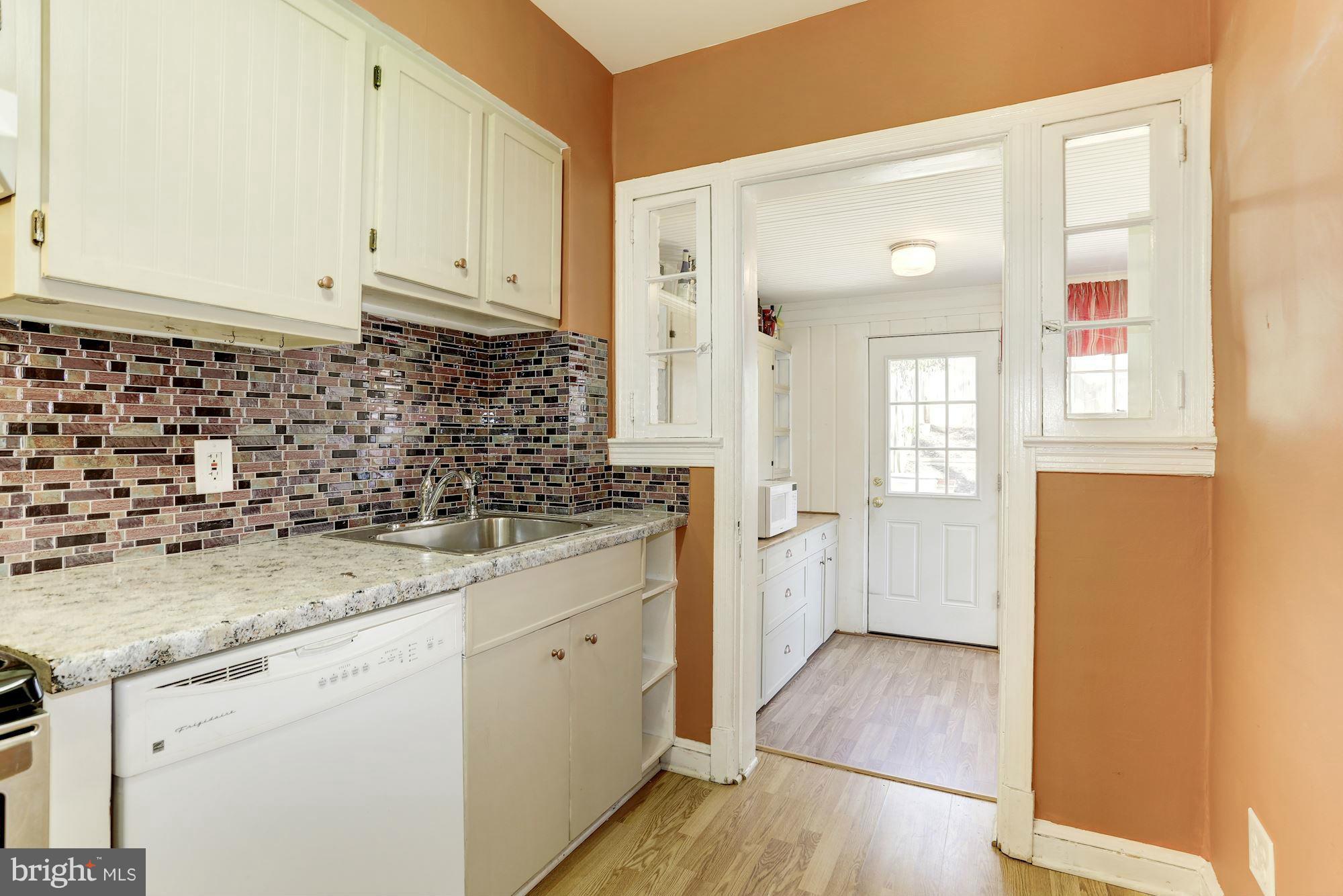 GLEBE MANOR - Residential Lease