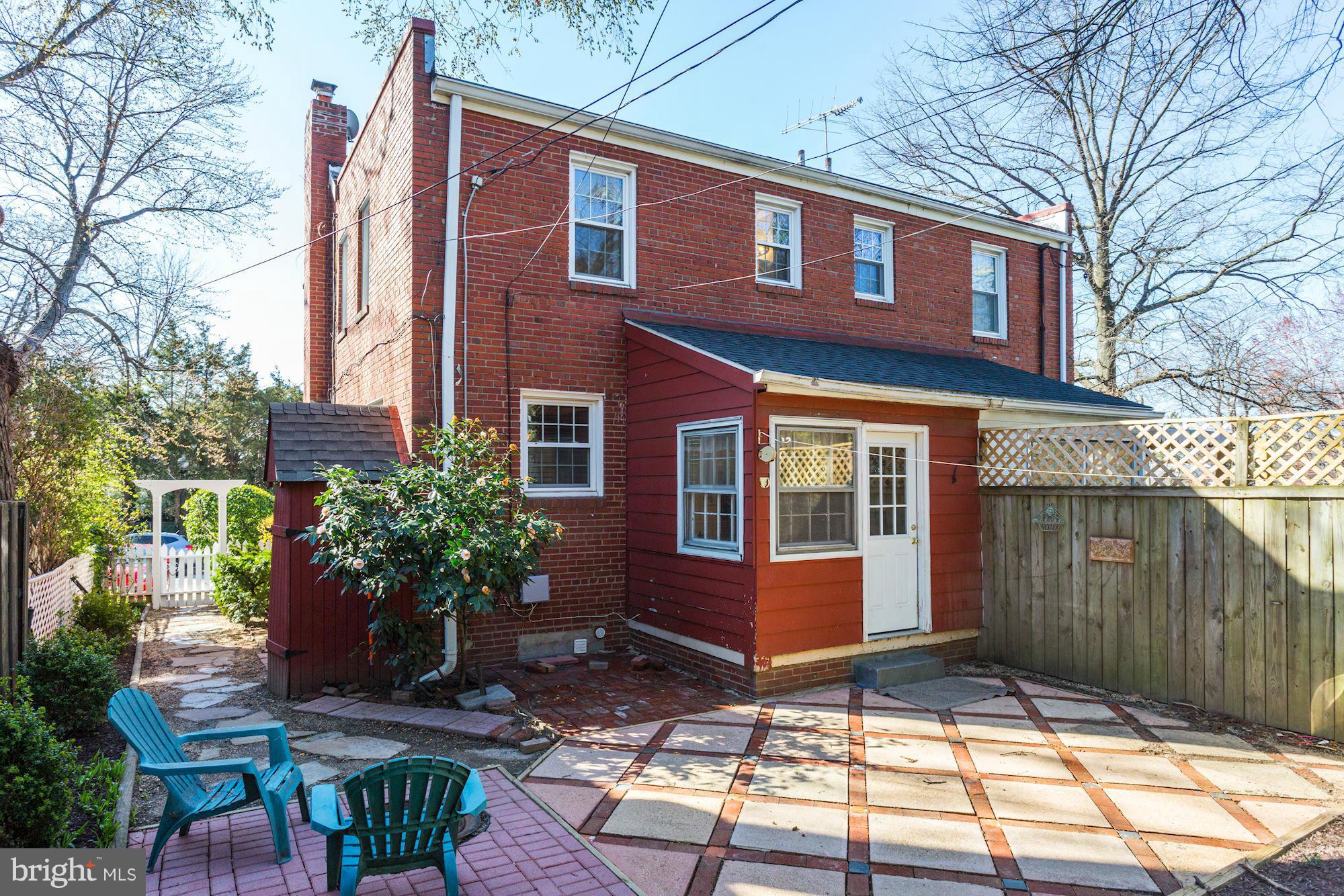 GLEBE MANOR - Residential Lease