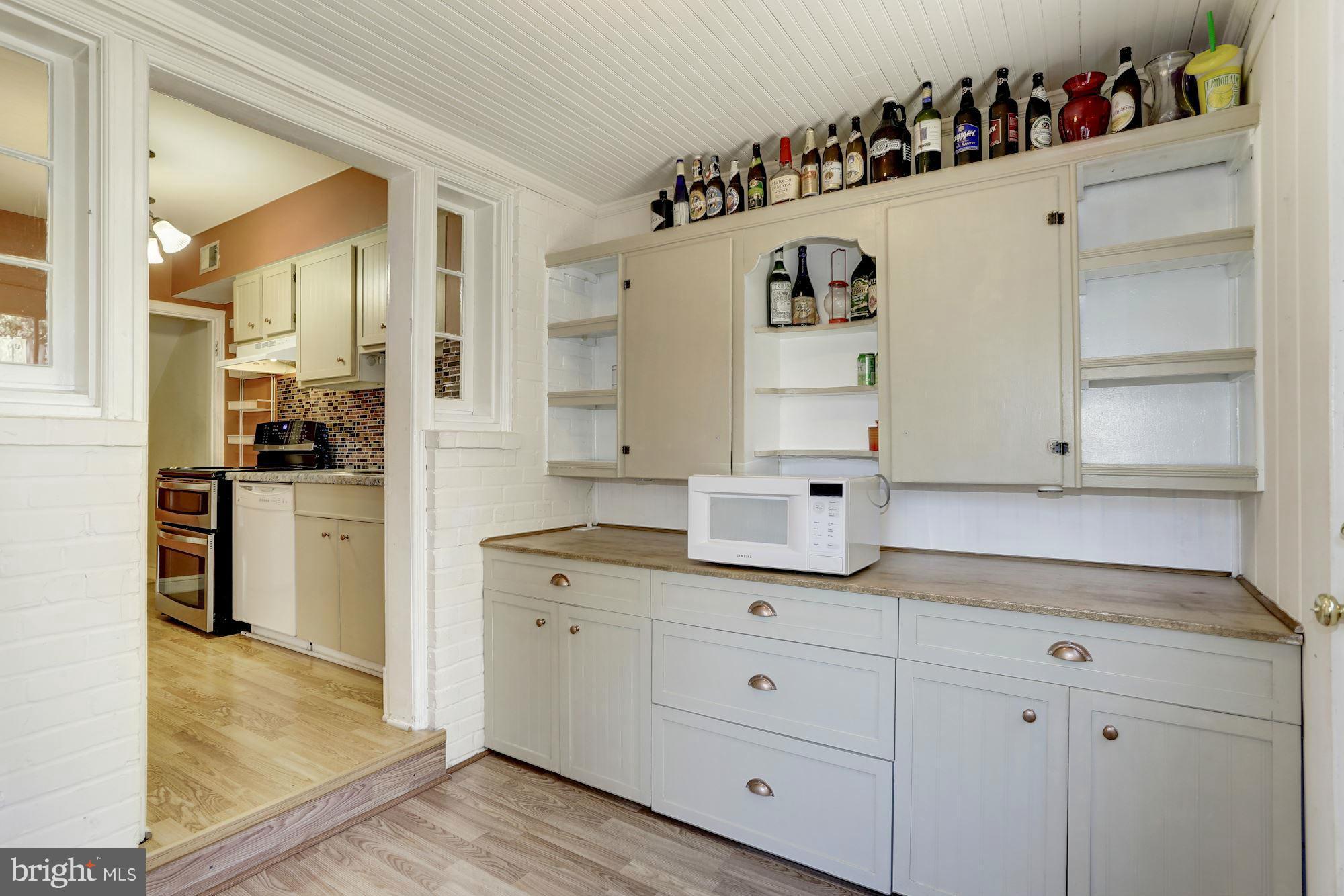GLEBE MANOR - Residential Lease