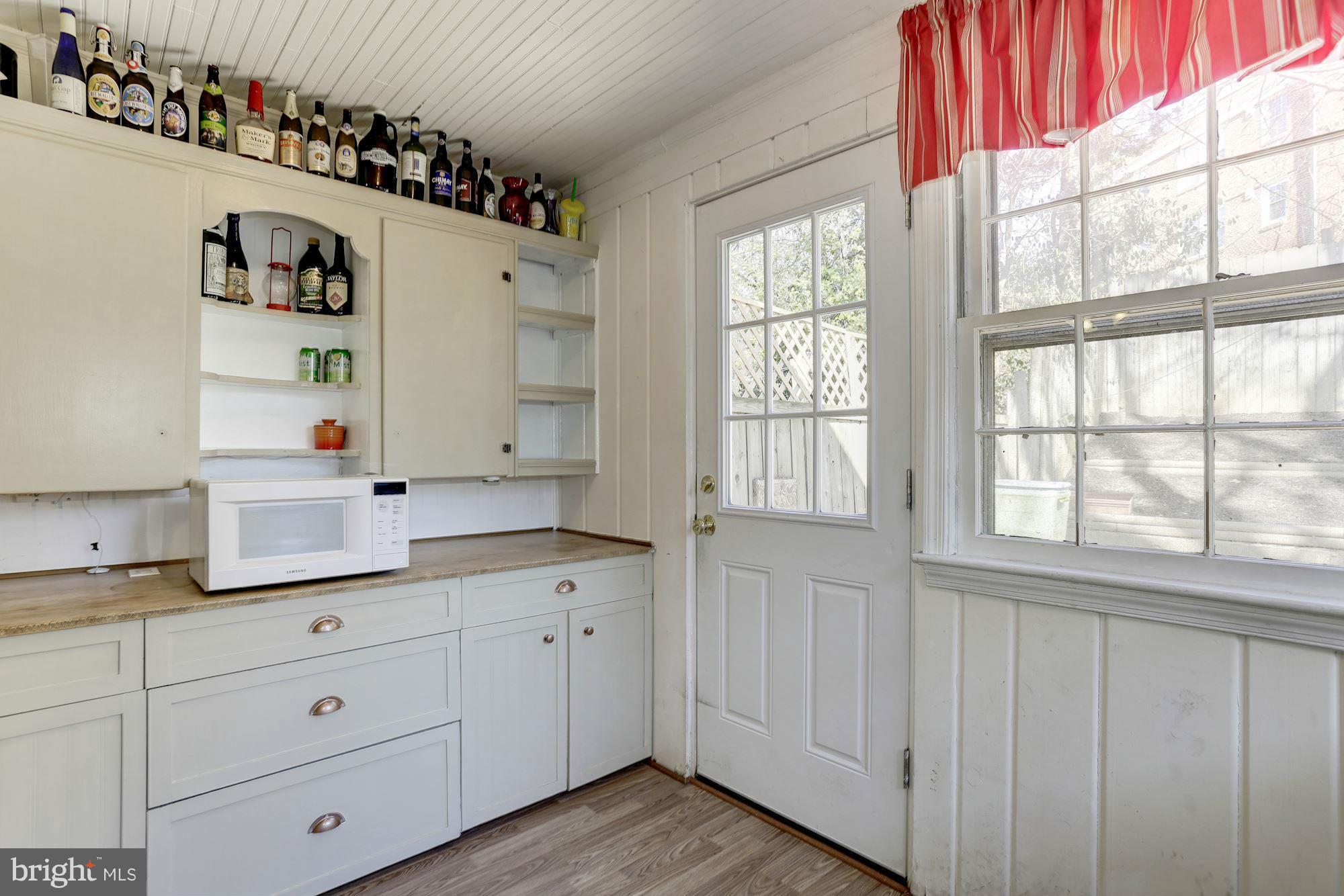 GLEBE MANOR - Residential Lease