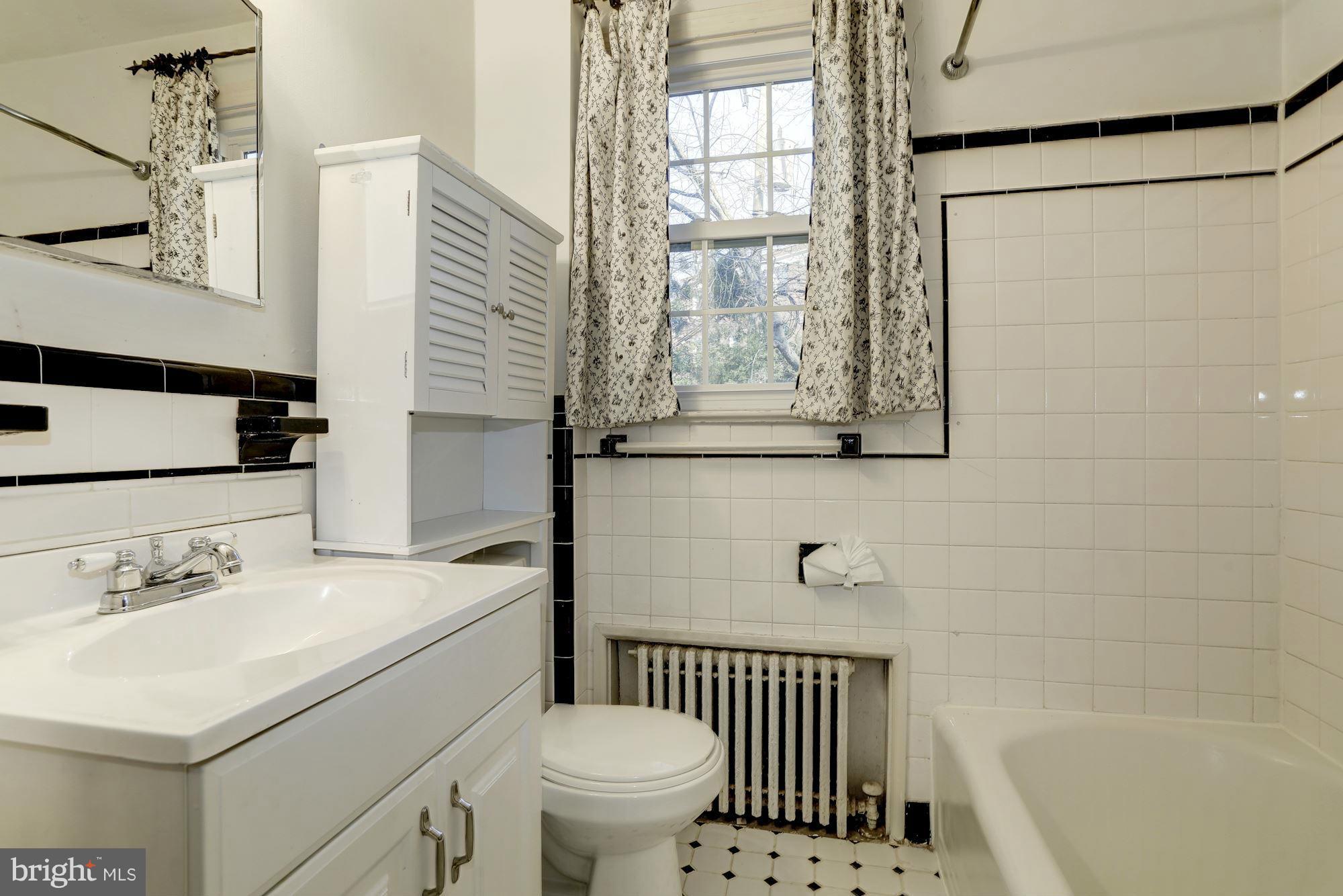 GLEBE MANOR - Residential Lease