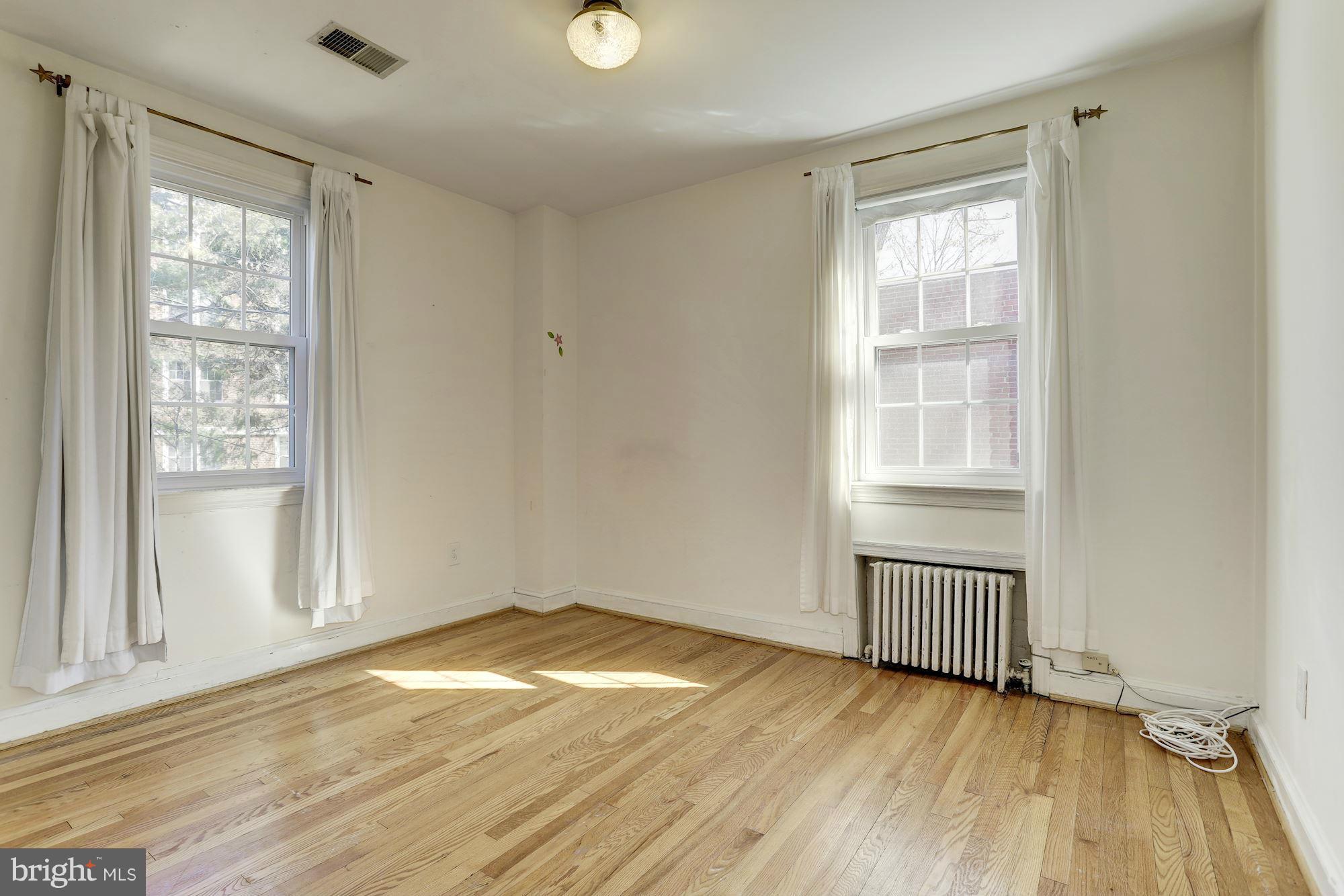 GLEBE MANOR - Residential Lease