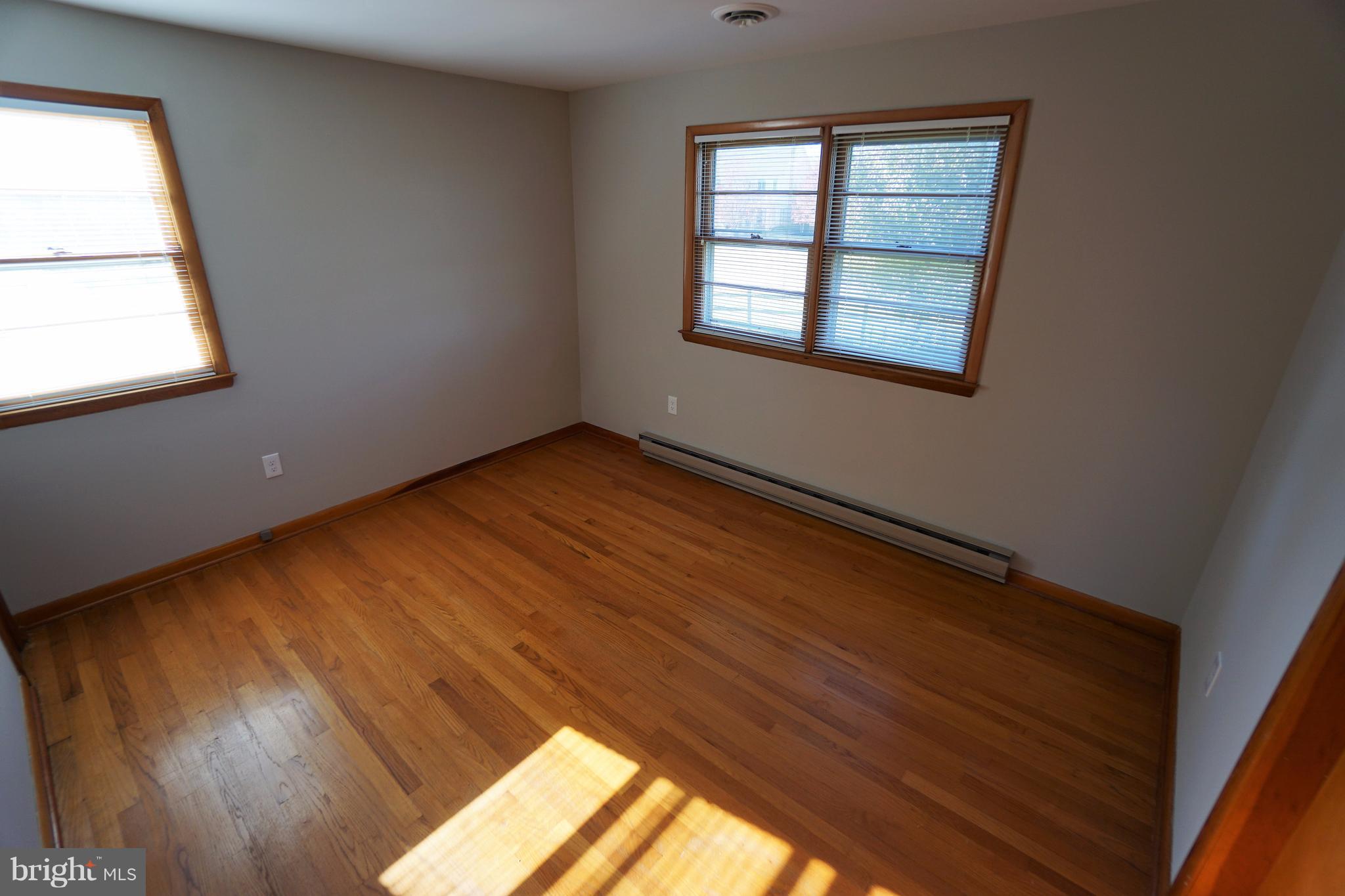 TOWN OF LOVETTSVILLE - Residential Lease