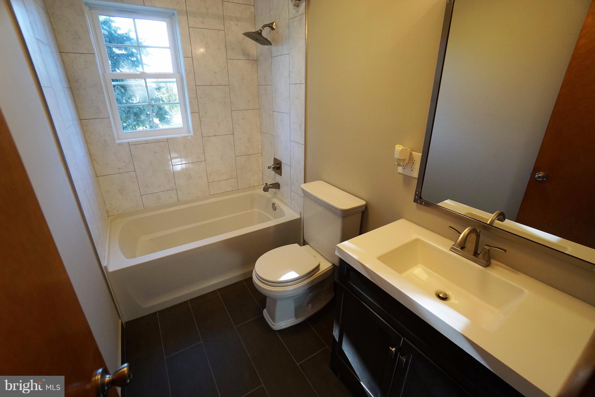 TOWN OF LOVETTSVILLE - Residential Lease