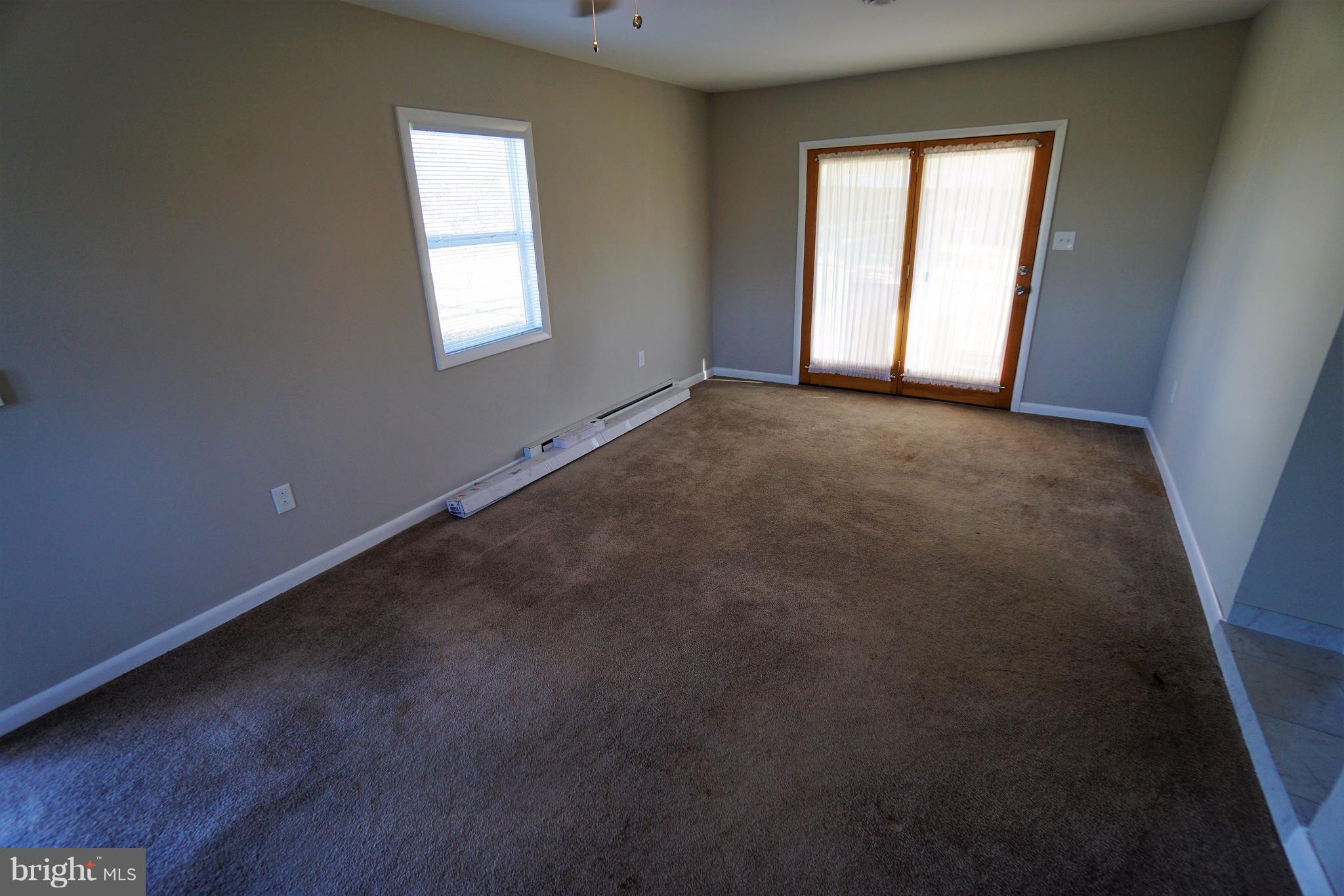 TOWN OF LOVETTSVILLE - Residential Lease