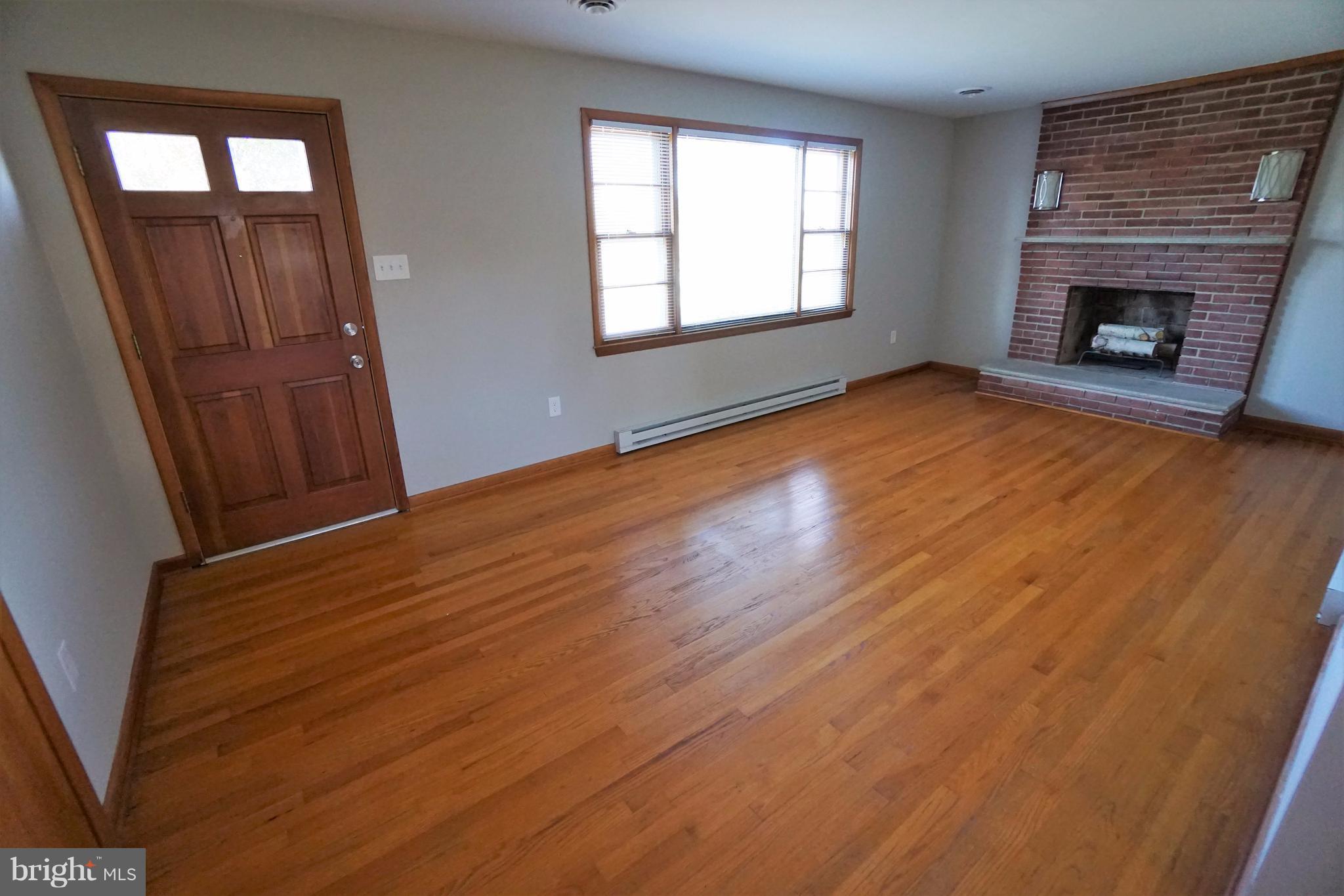 TOWN OF LOVETTSVILLE - Residential Lease