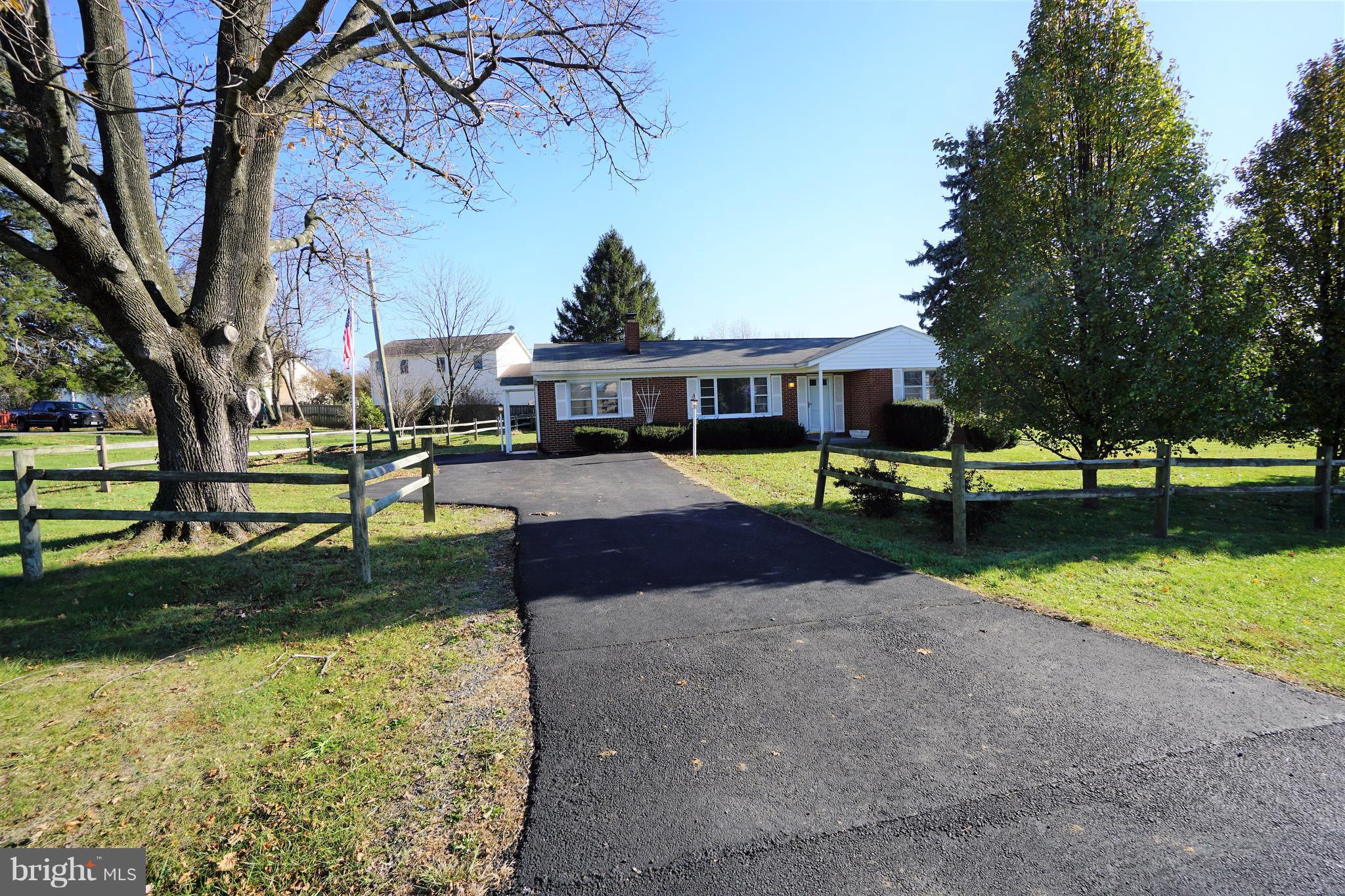 TOWN OF LOVETTSVILLE - Residential Lease